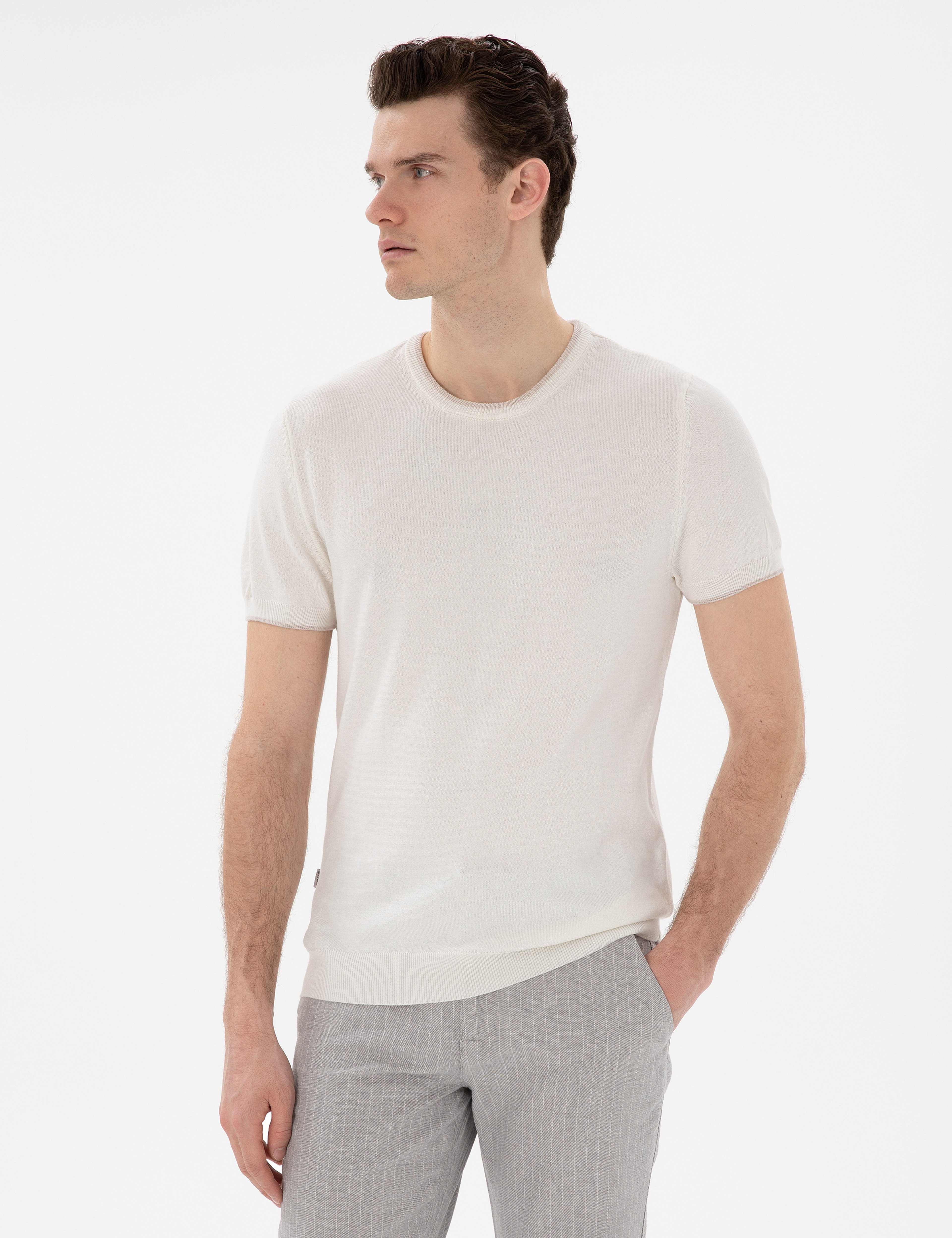 Ekru Slim Fit Bisiklet Yaka Triko Tişört