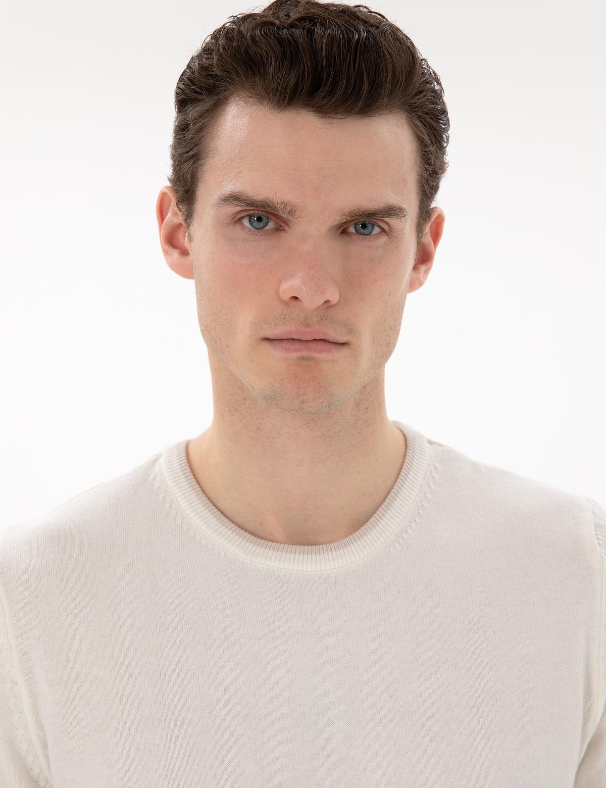 Ekru Slim Fit Bisiklet Yaka Triko Tişört - 50307401019