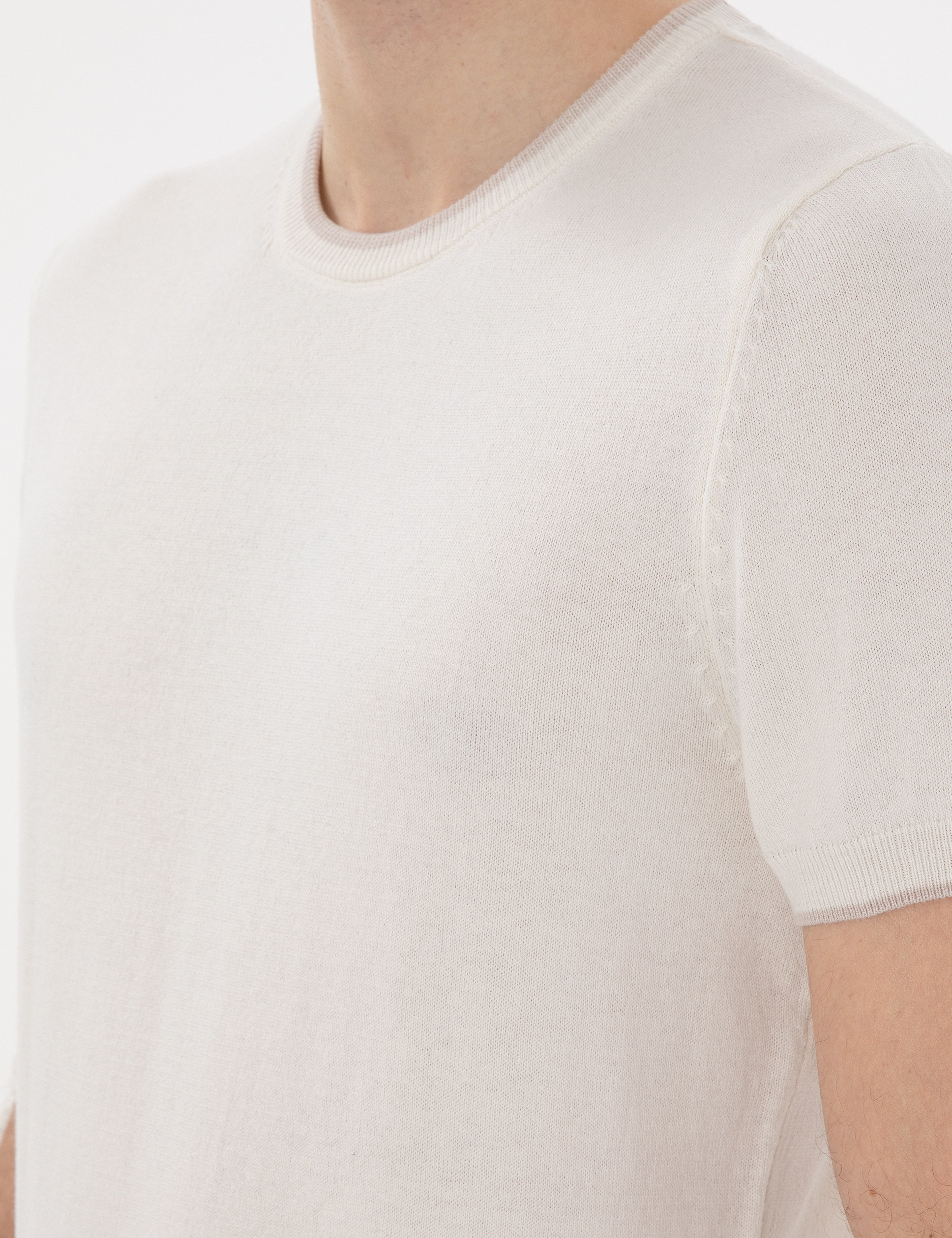 Ekru Slim Fit Bisiklet Yaka Triko Tişört