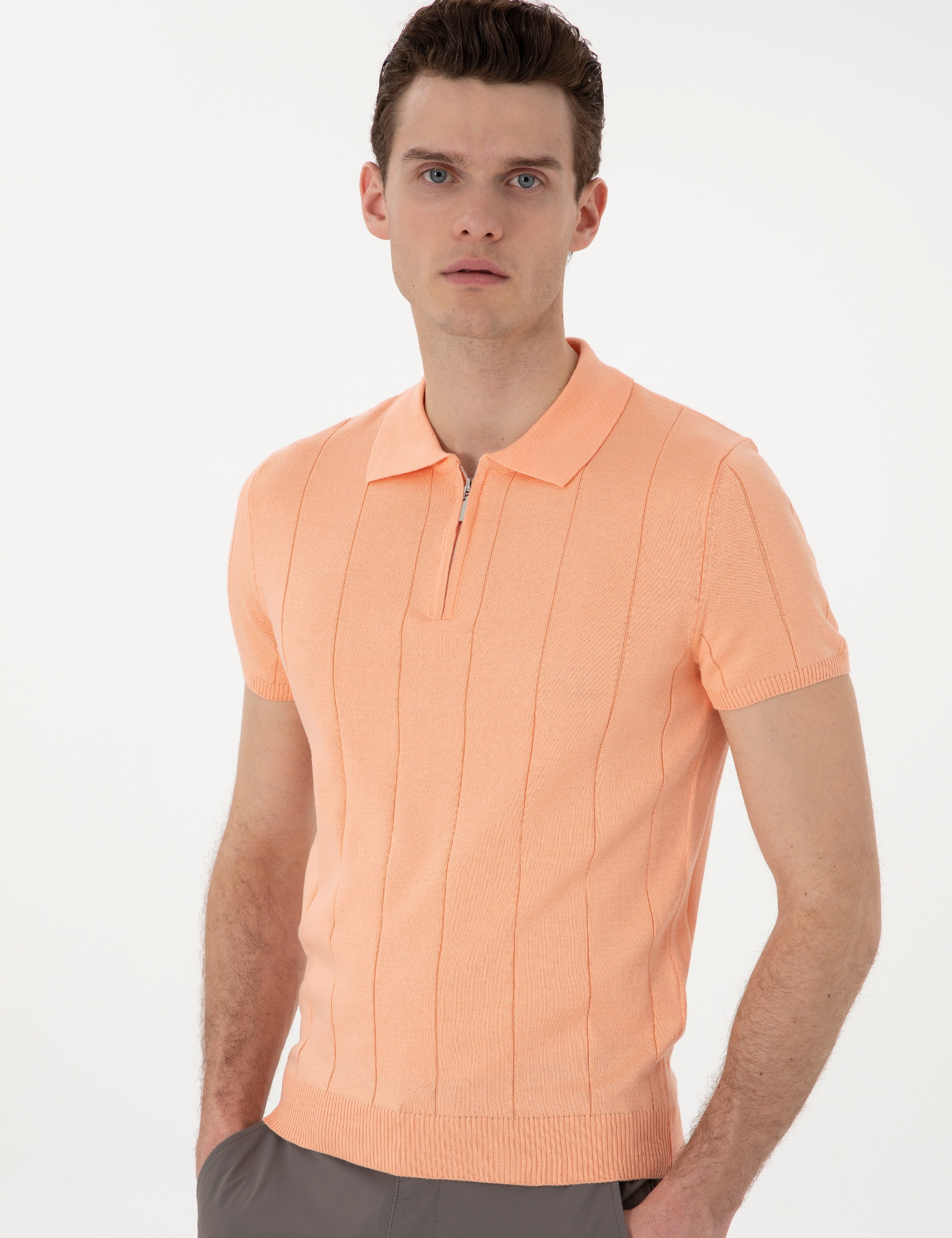 Yavruağzı Slim Fit Fermuarlı Polo Yaka Triko Tişört