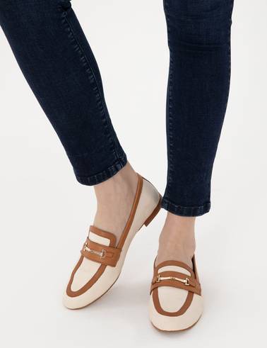 Ekru Loafer