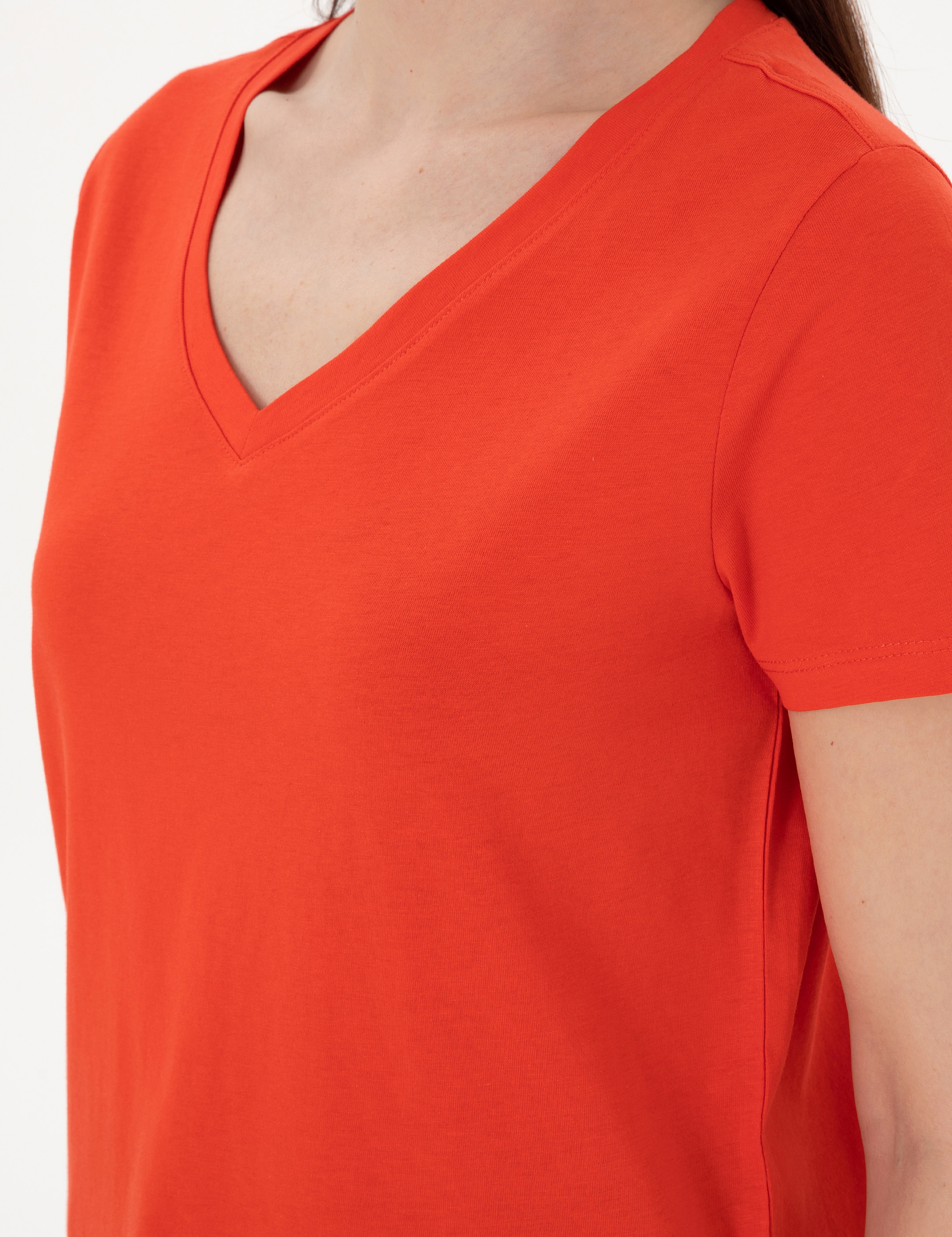 Kırmızı Regular Fit V Yaka Basic Tişört - Image 7