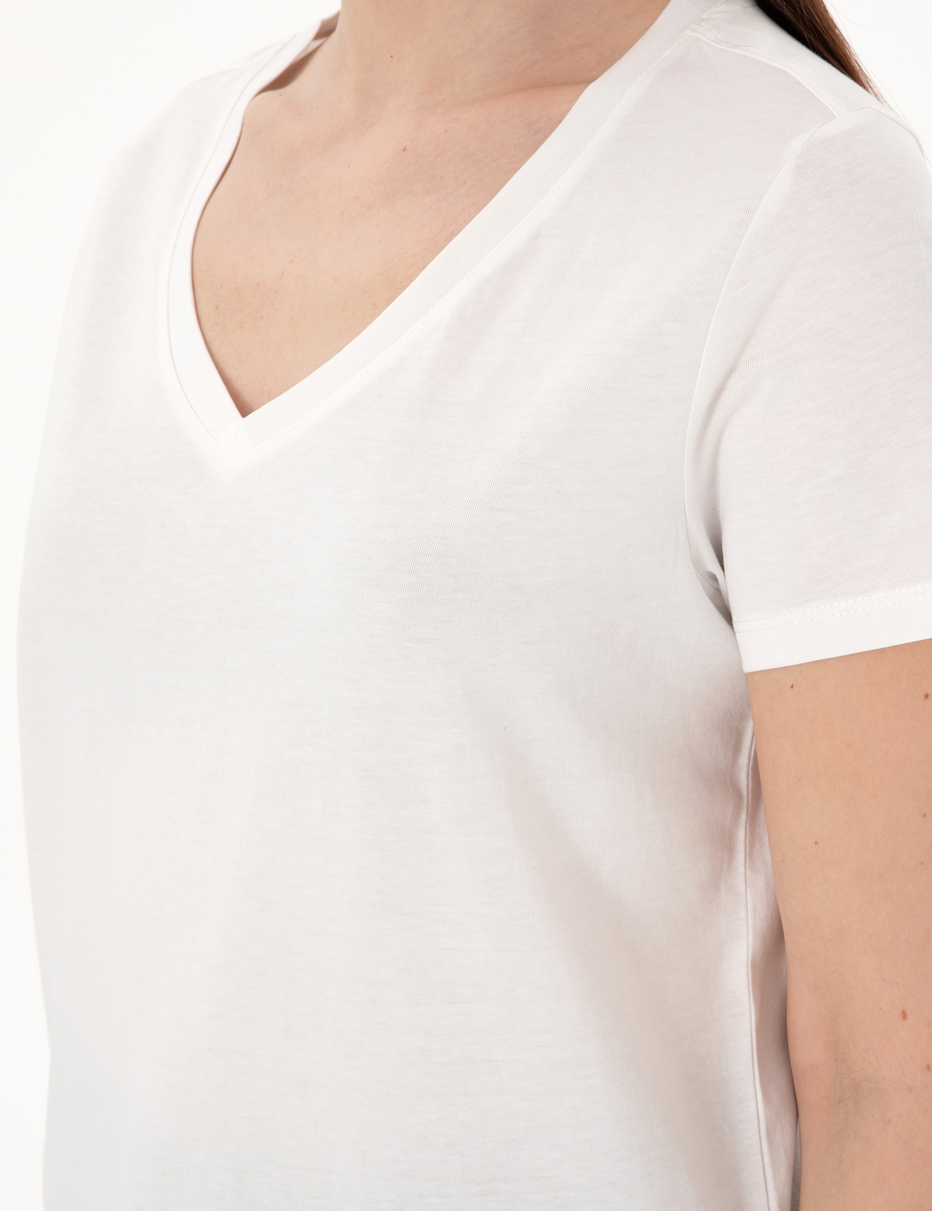 Beyaz Regular Fit V Yaka Basic Tişört - Image 7
