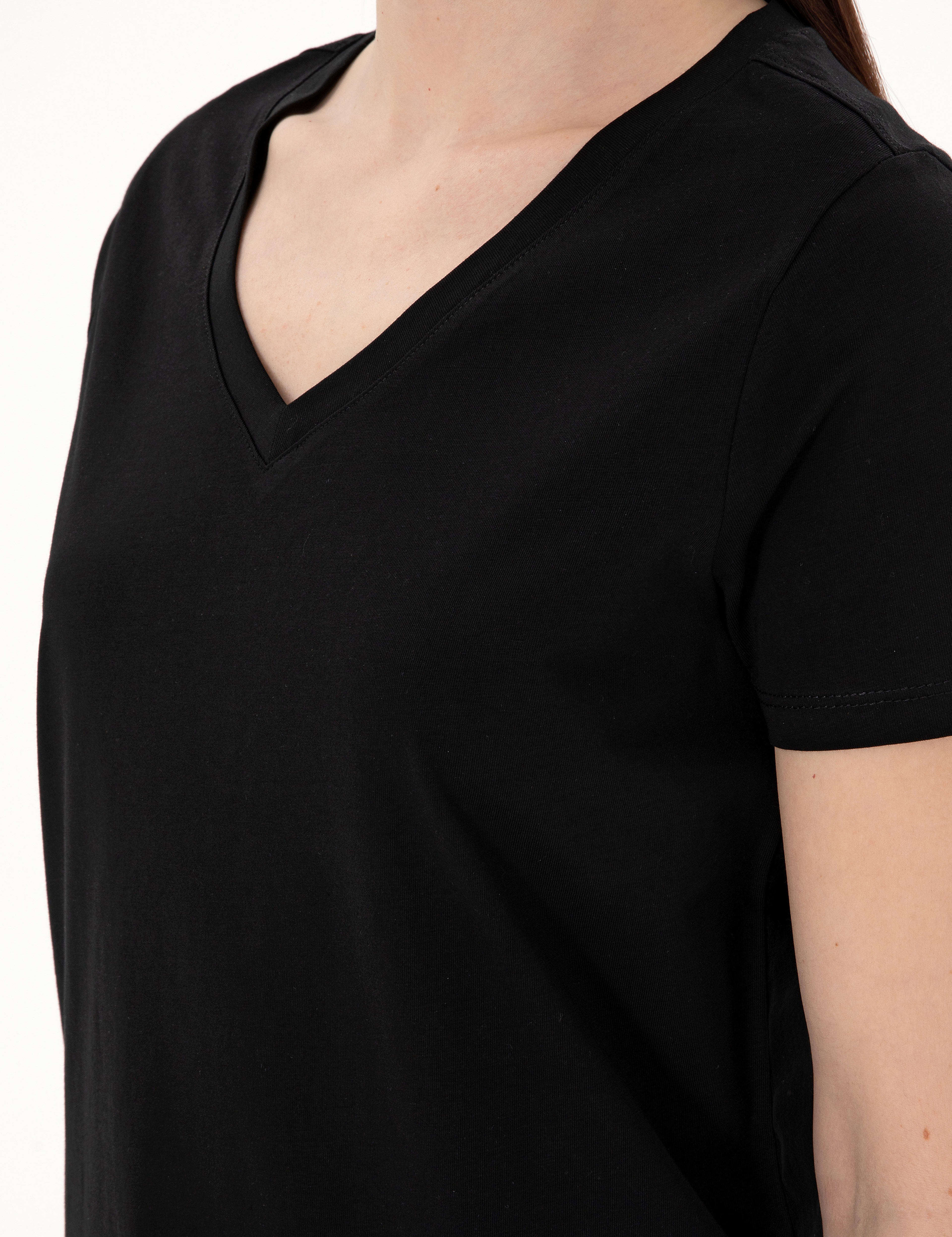 Siyah Regular Fit V Yaka Basic Tişört - Image 7