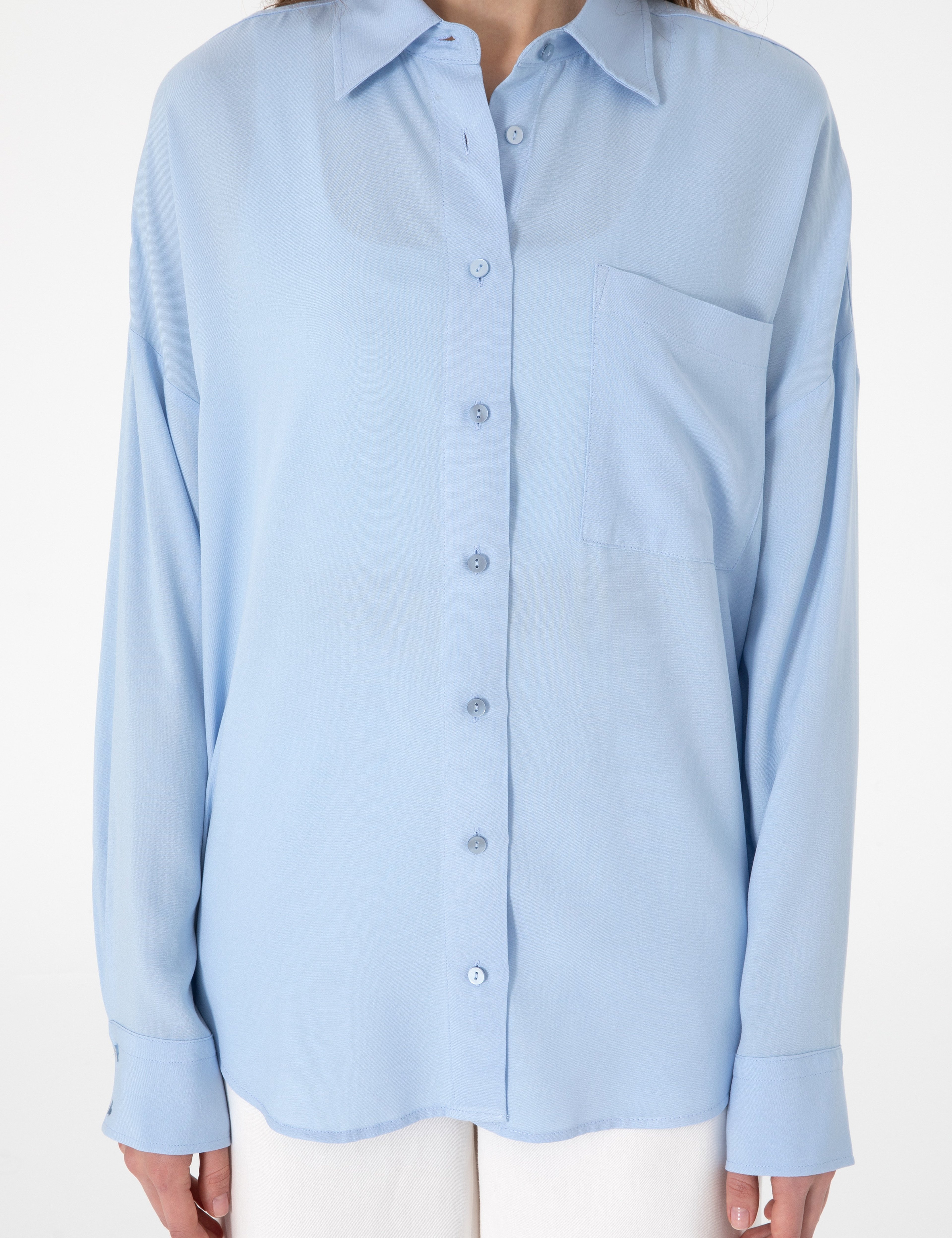 Açık Mavi Oversize Uzun Kollu Gömlek - Image 6