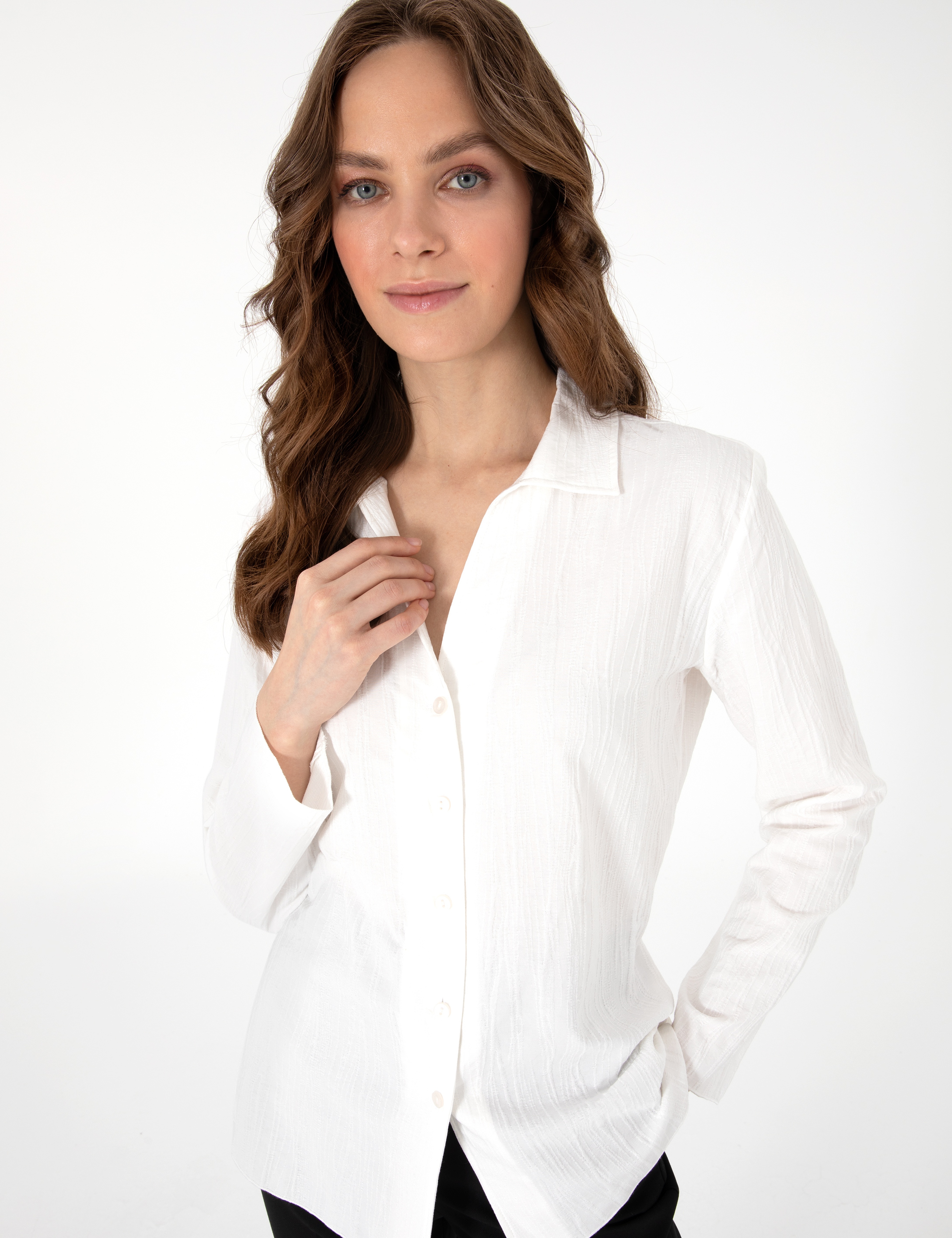Beyaz Slim Fit Uzun Kollu Gömlek - Image 1
