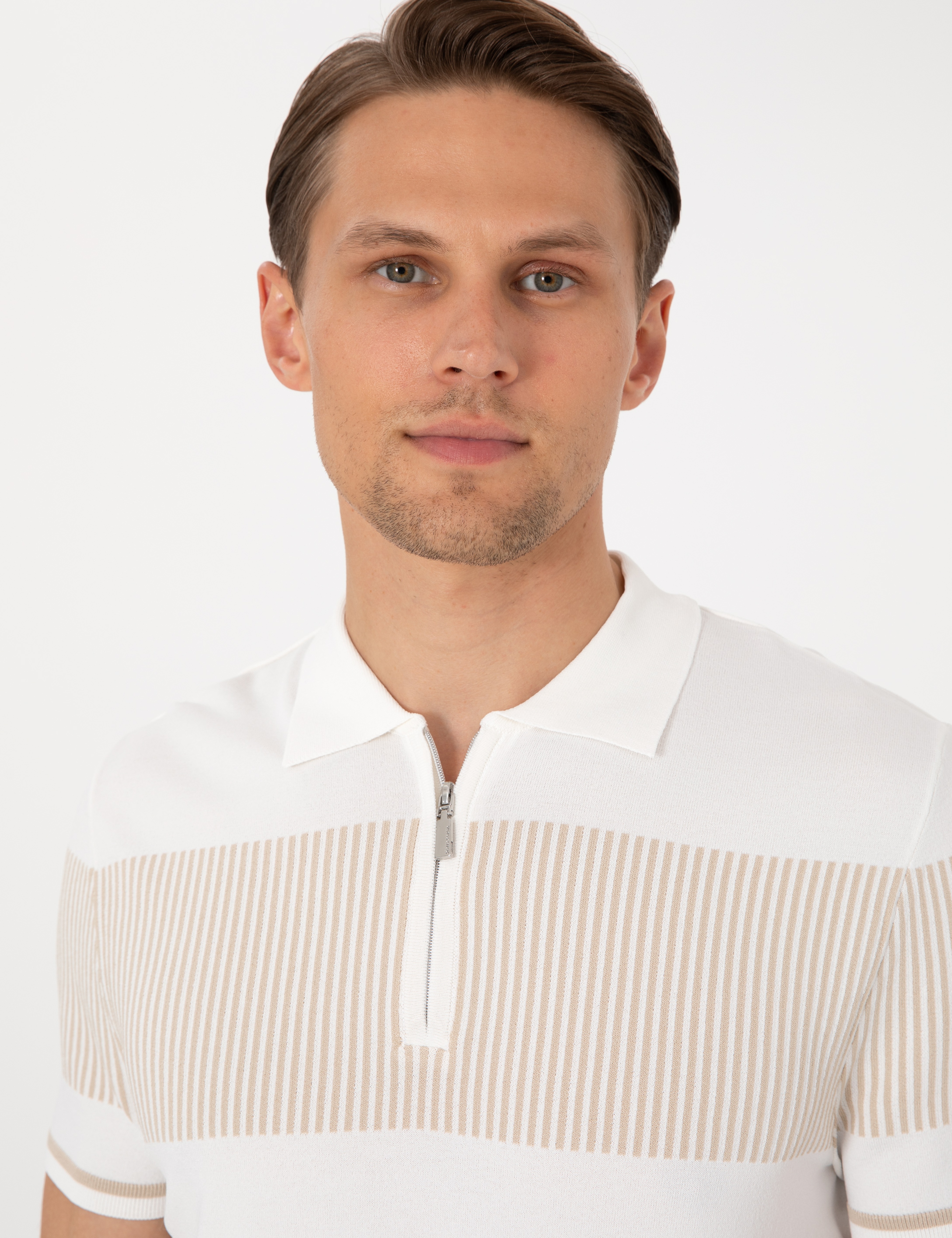 Ekru Slim Fit Fermuarlı Polo Yaka Triko Tişört - Image 2