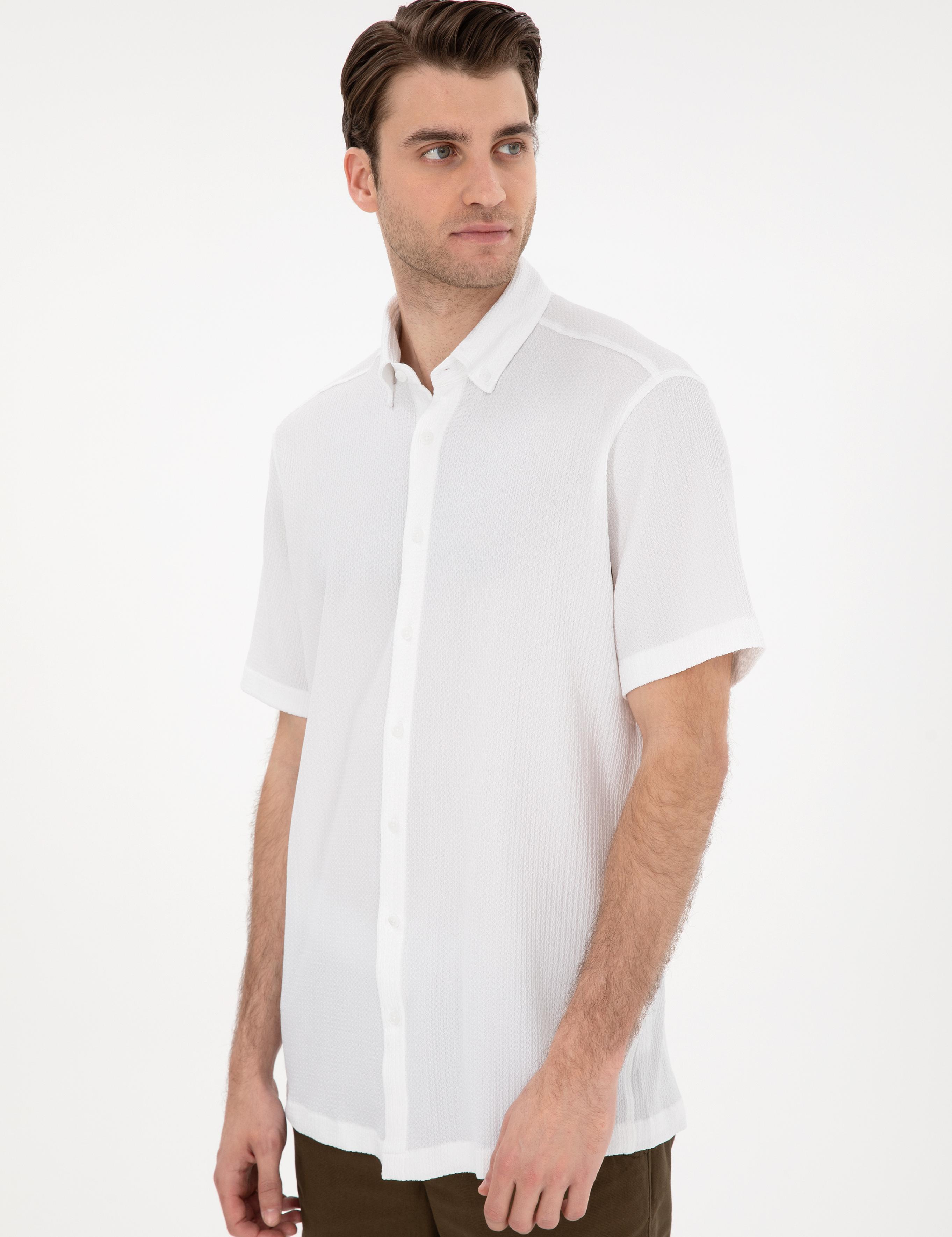 Beyaz Dokulu Rahat Kalıp Kısakollu Gömlek