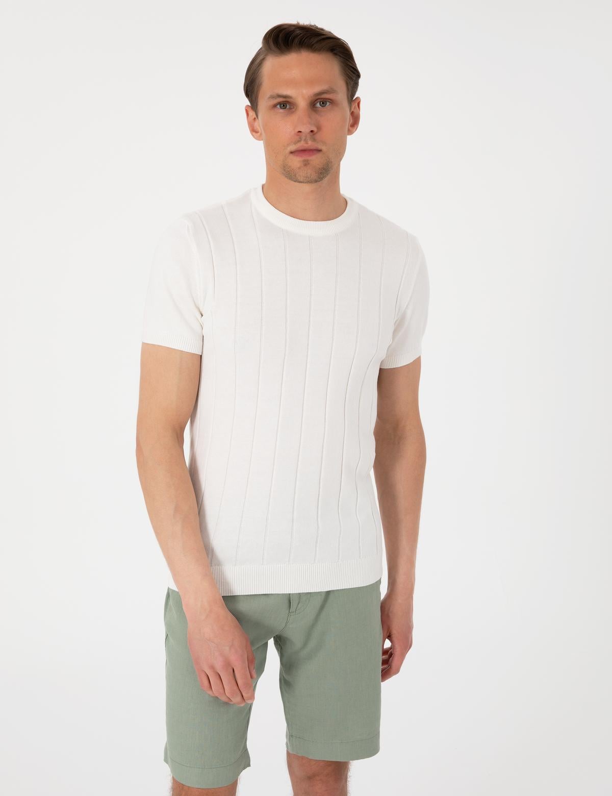 Ekru Slim Fit %100 Pamuk Bisiklet Yaka Triko Tişört