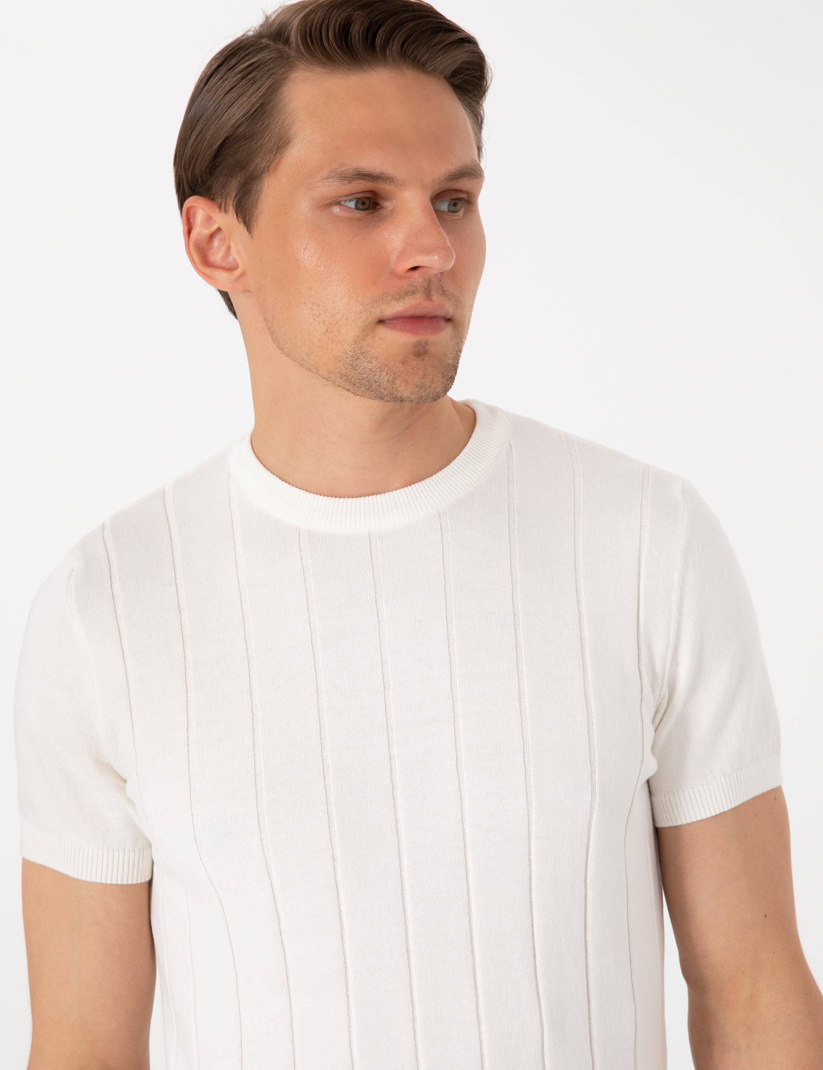 Ekru Slim Fit %100 Pamuk Bisiklet Yaka Triko Tişört