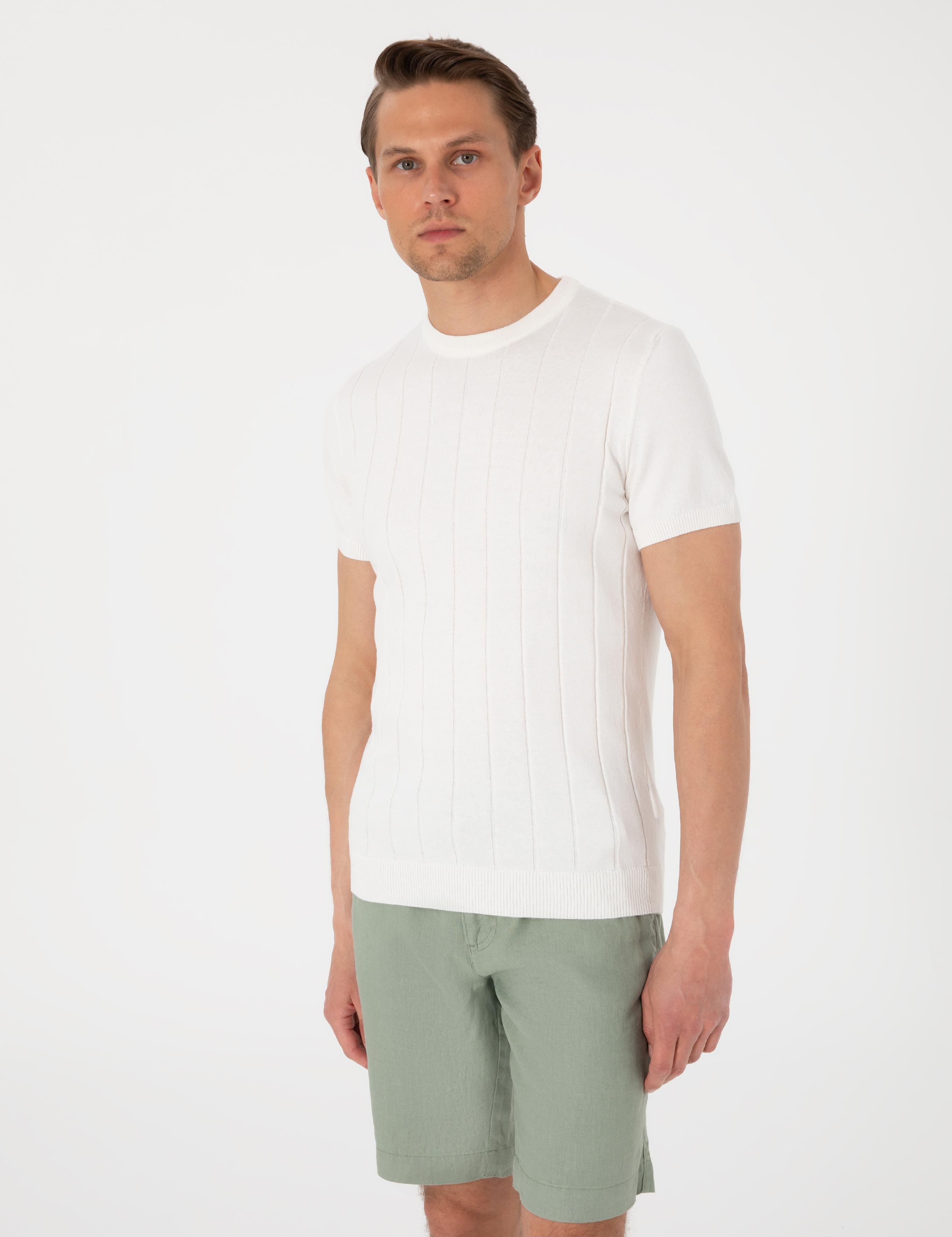 Ekru Slim Fit %100 Pamuk Bisiklet Yaka Triko Tişört