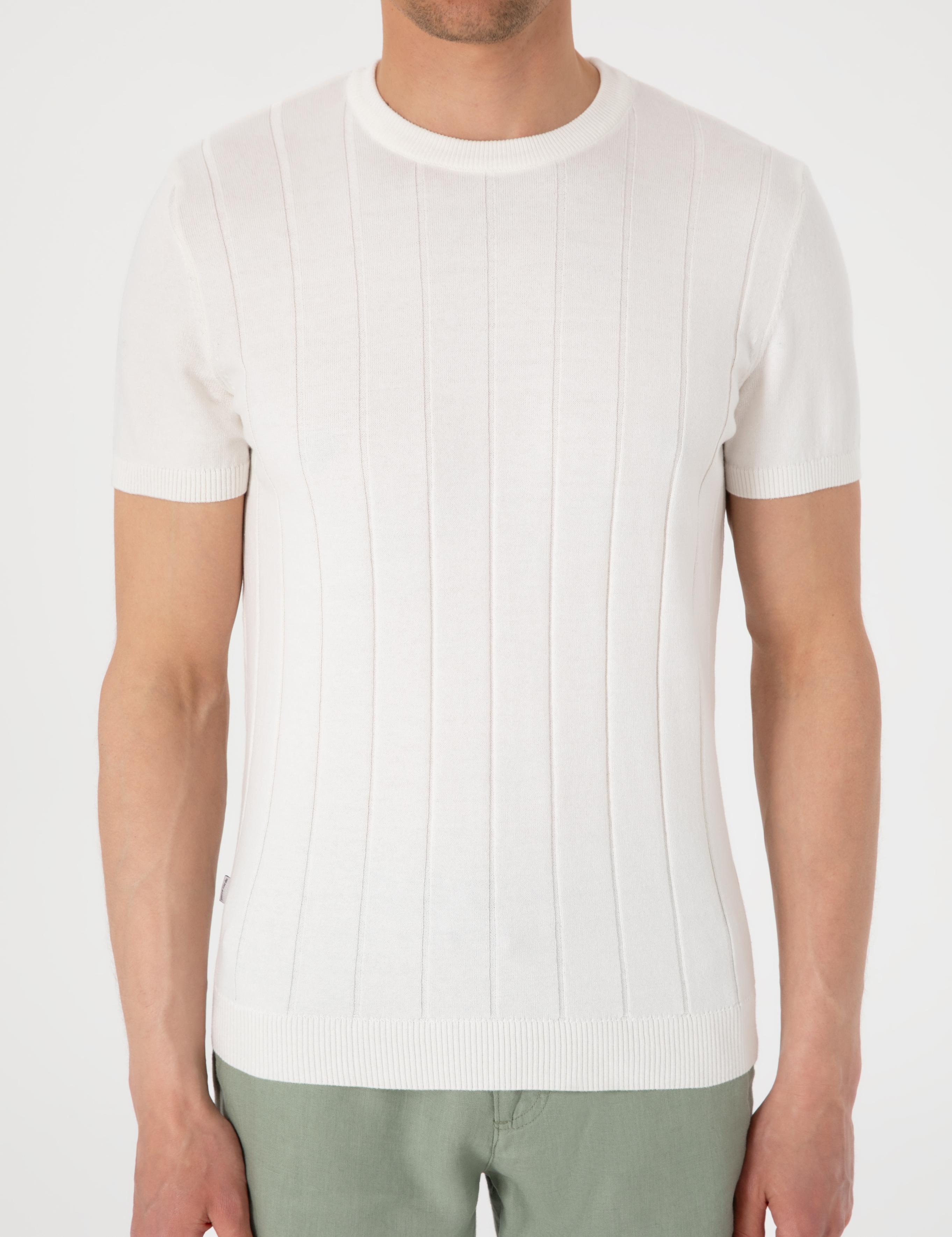 Ekru Slim Fit %100 Pamuk Bisiklet Yaka Triko Tişört