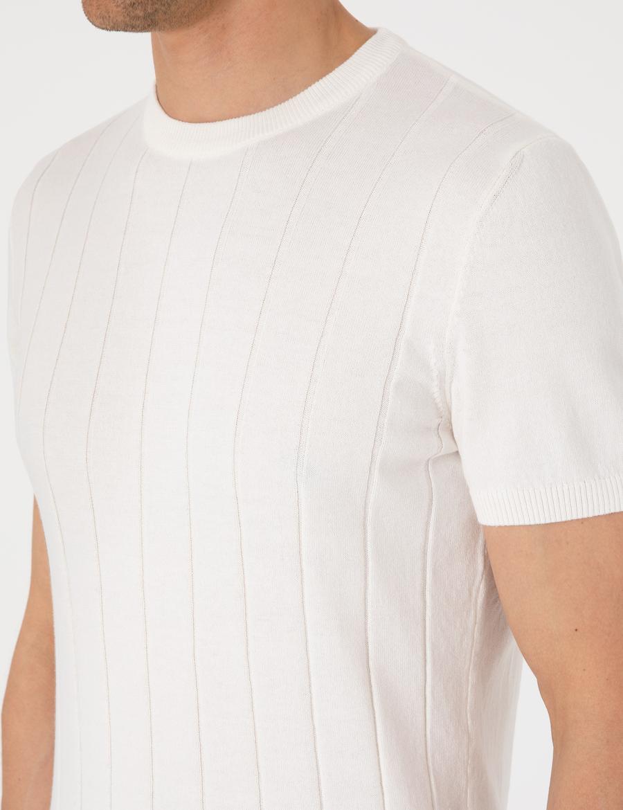 Ekru Slim Fit %100 Pamuk Bisiklet Yaka Triko Tişört