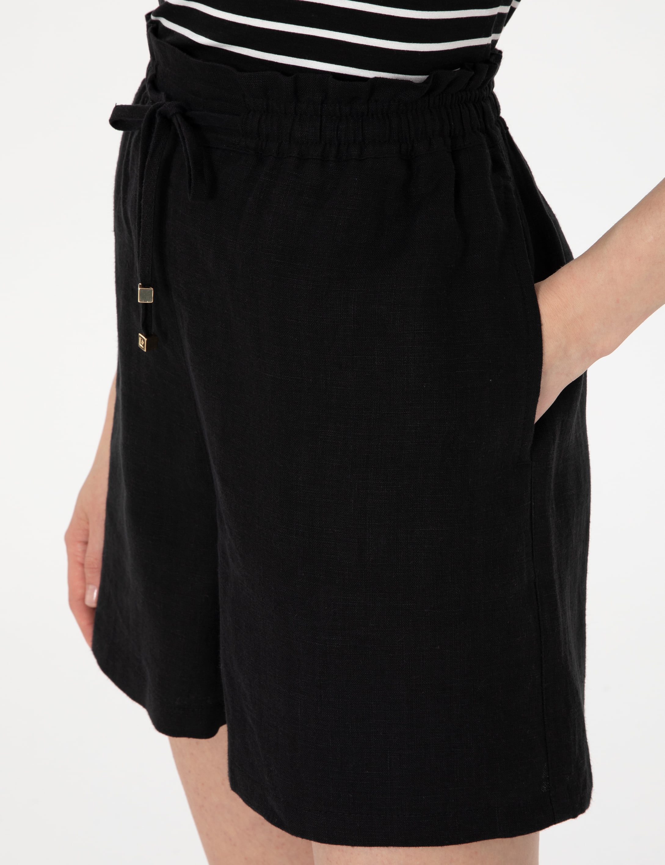 Siyah Comfort Fit Keten Bermuda Şort - Image 5