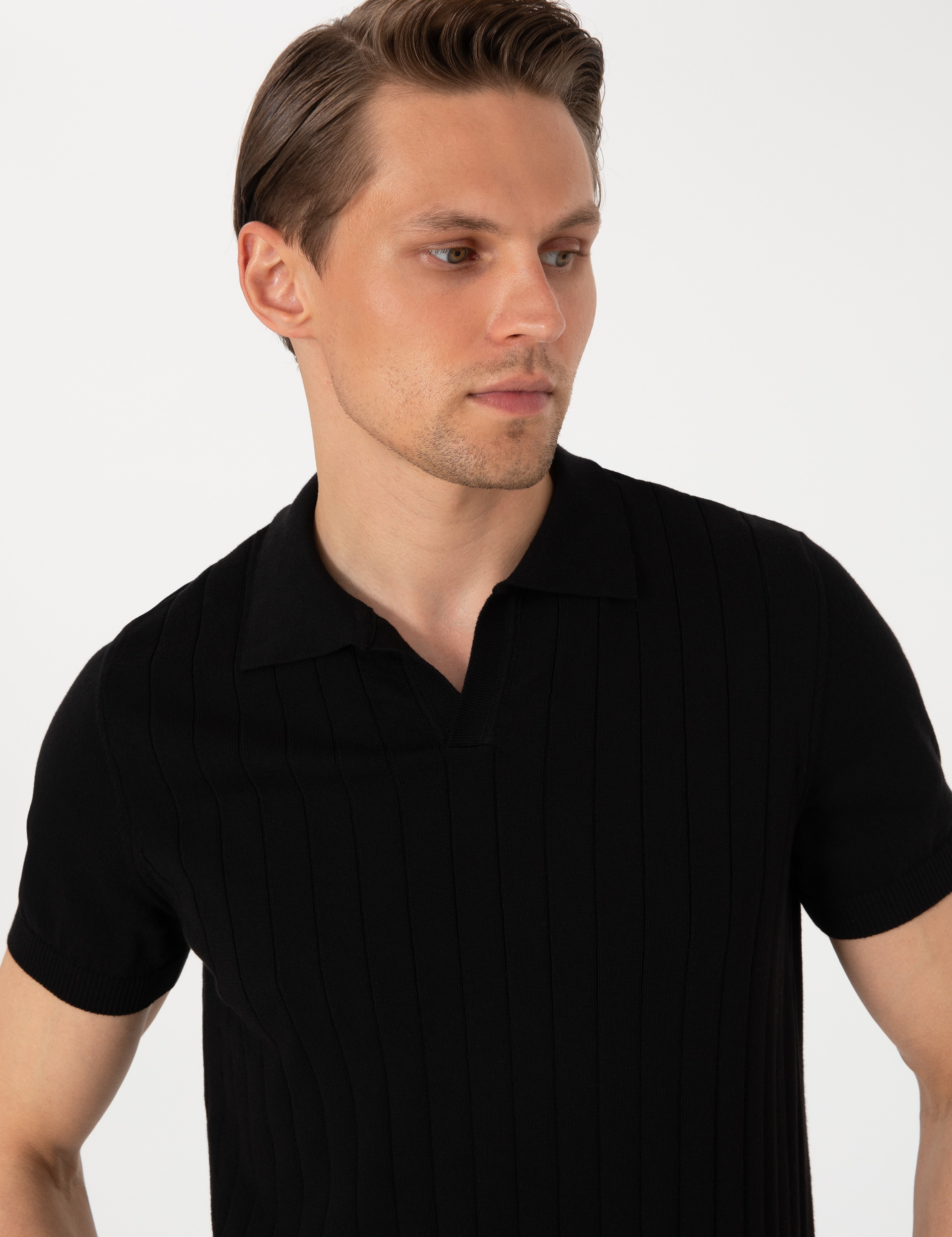 Siyah Slim Fit %100 Pamuk Apaş Yaka Triko Tişört - Image 2