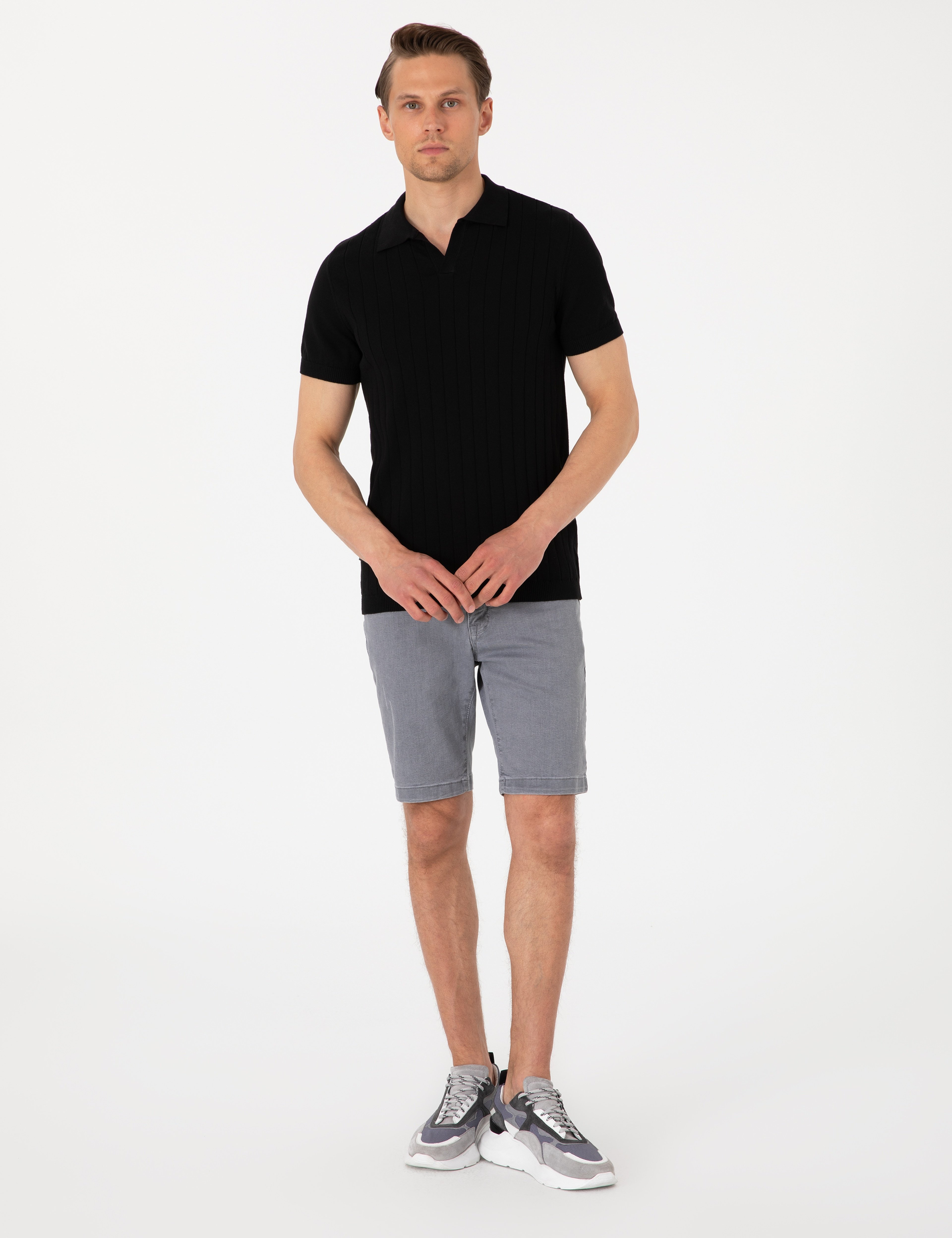 Siyah Slim Fit  %100 Pamuk Apaş Yaka Triko Tişört