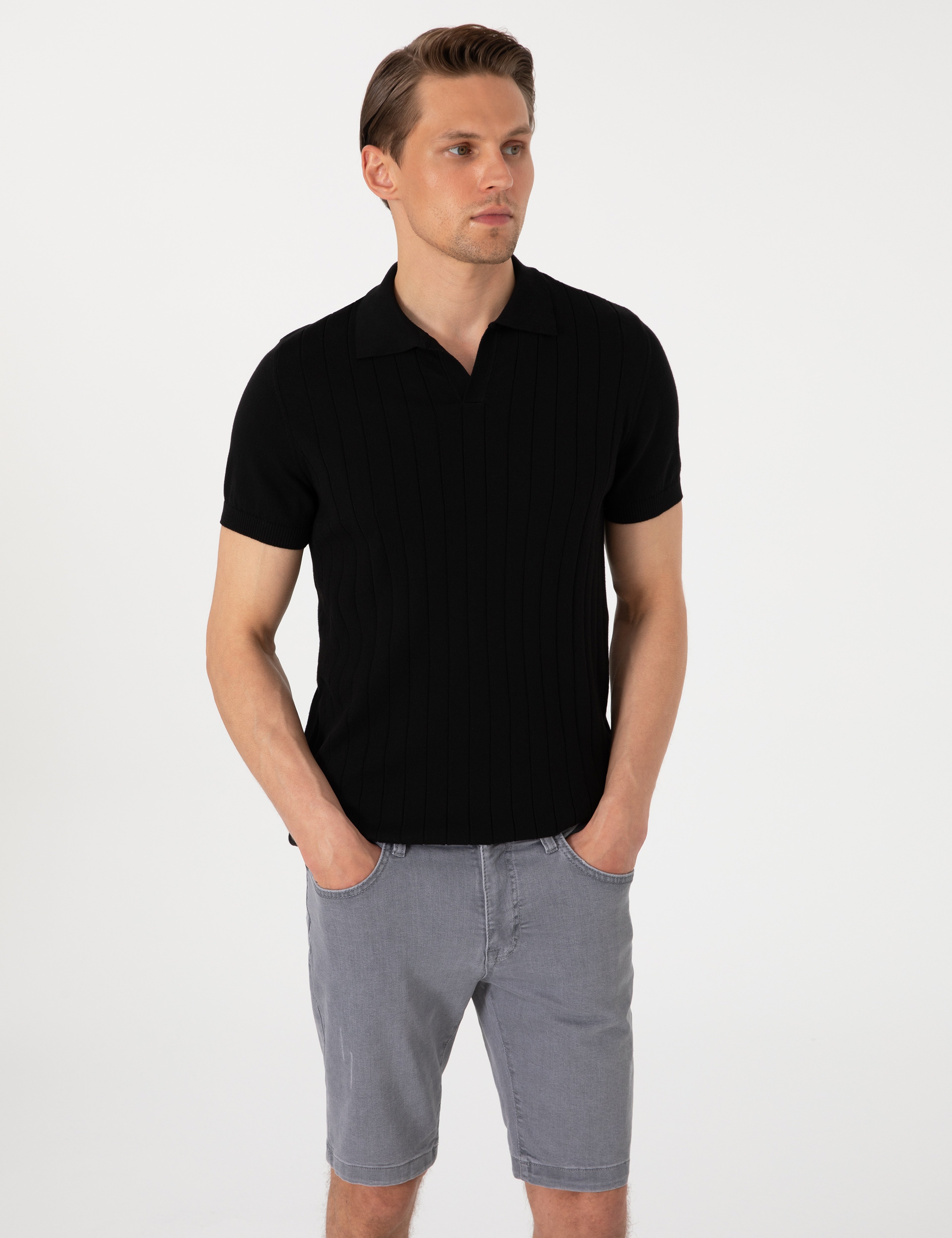 Siyah Slim Fit  %100 Pamuk Apaş Yaka Triko Tişört