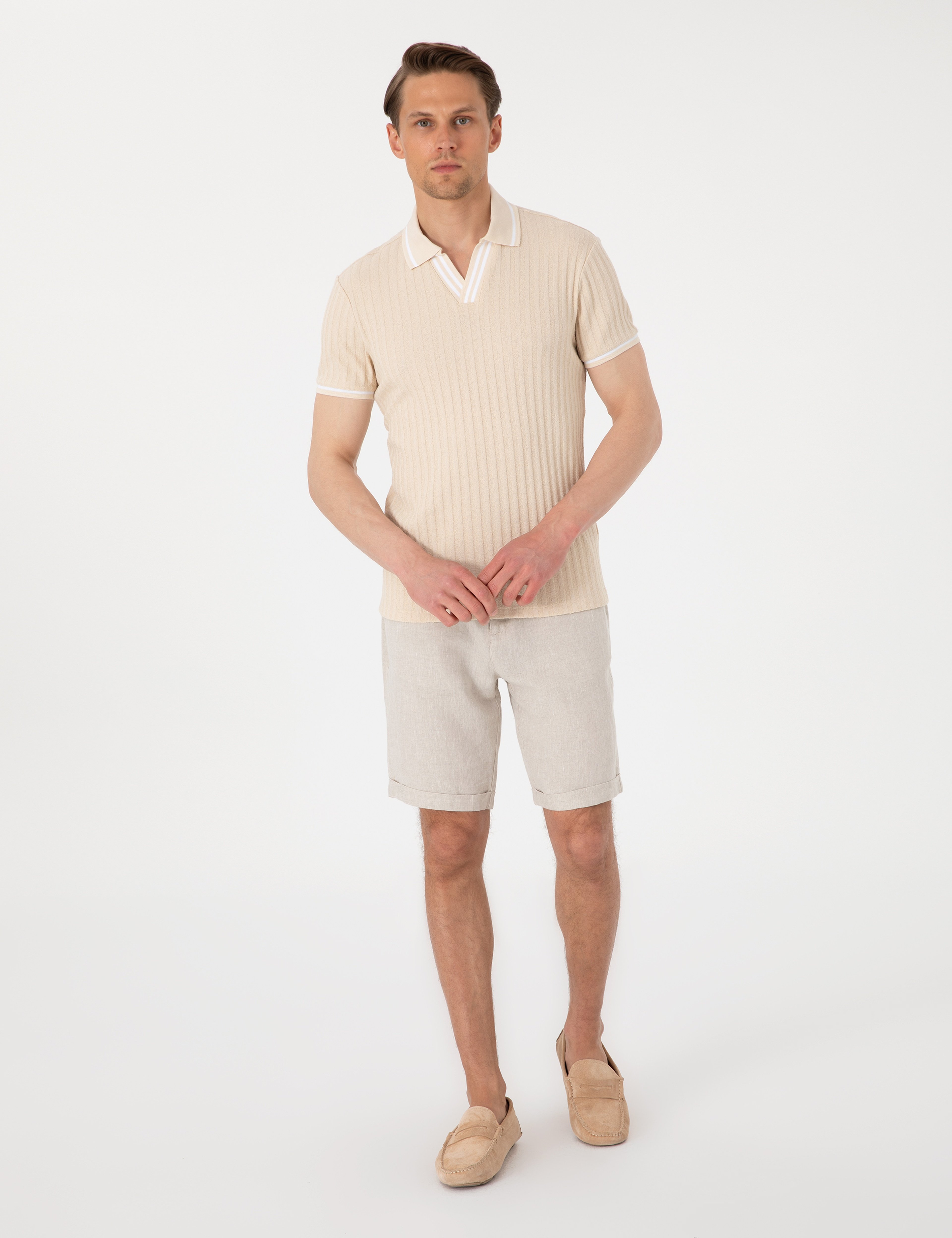 Bej Slim Fit Örme Dokulu Apaş Yaka Tişört