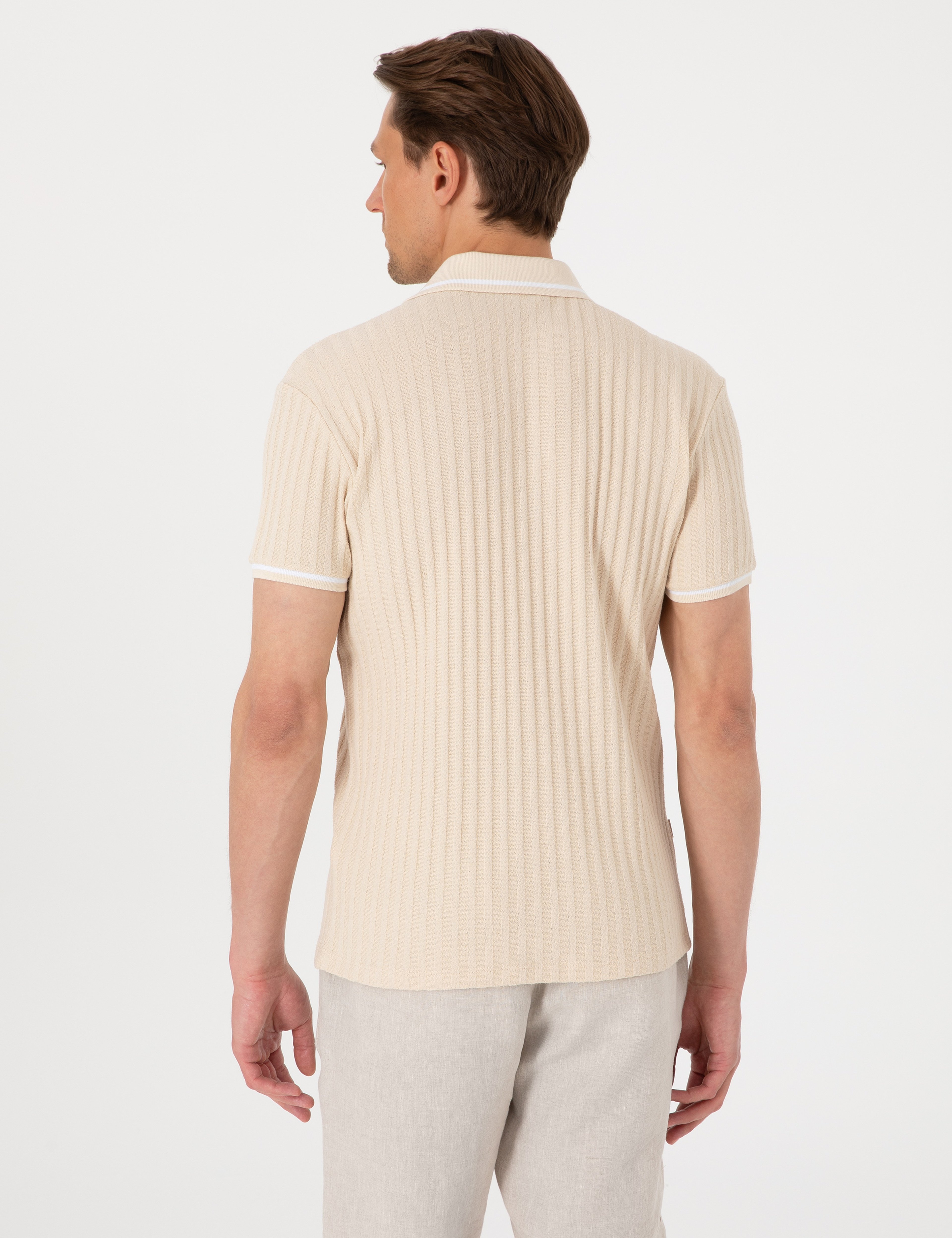 Bej Slim Fit Örme Dokulu Apaş Yaka Tişört