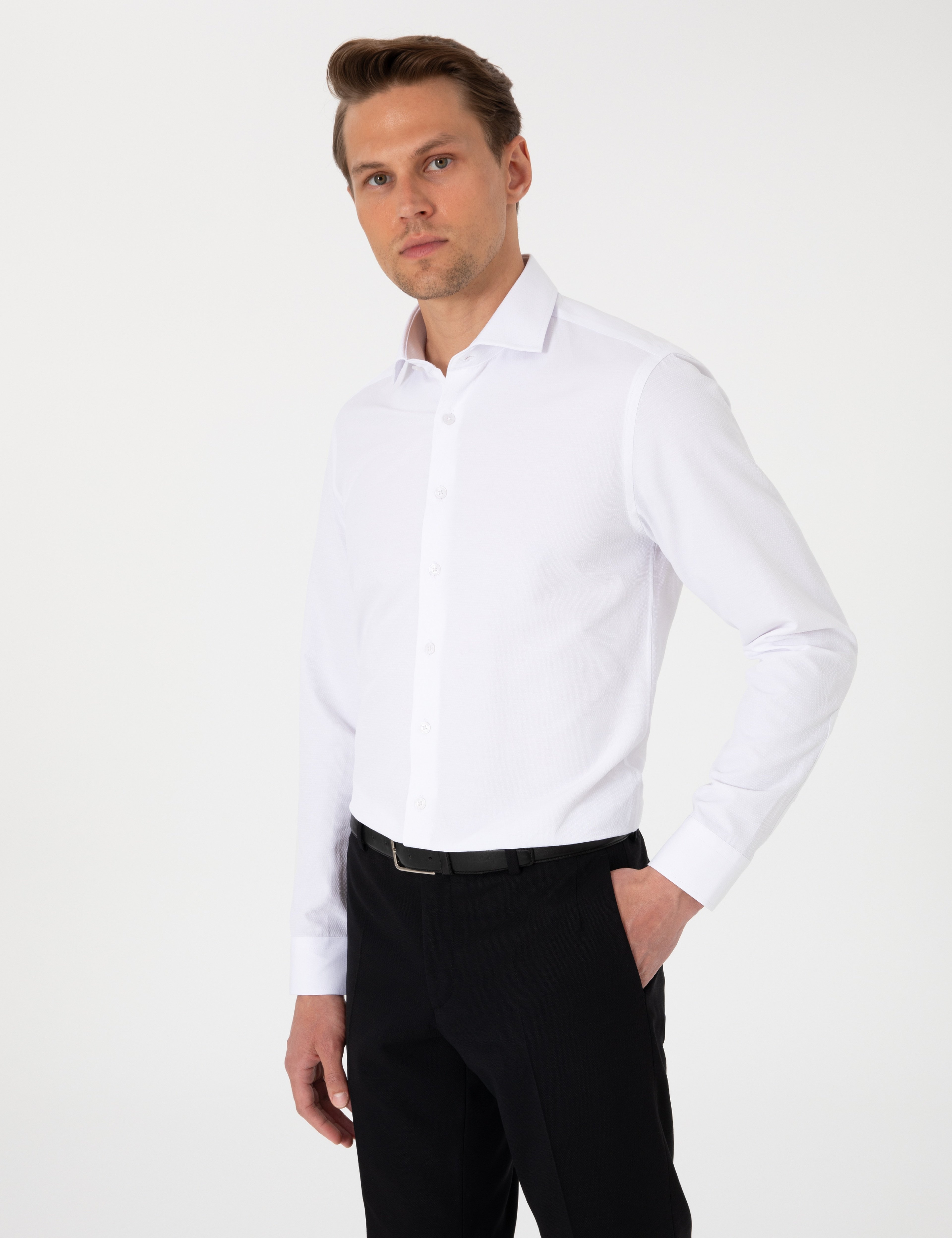 Beyaz Slim Fit Uzun Kollu Armürlü Gömlek