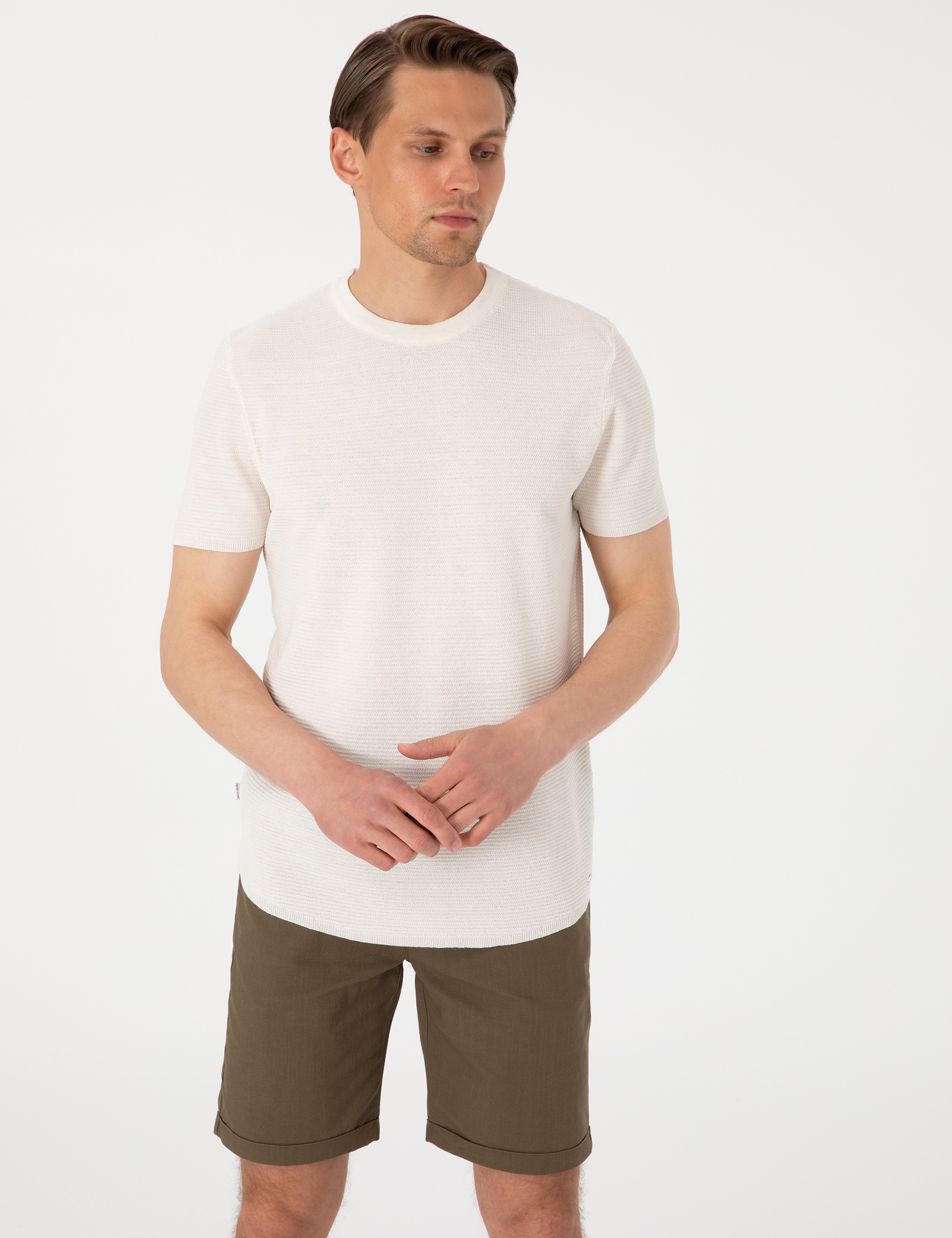 Ekru Slim Fit Keten Karışımlı Bisiklet Yaka Triko Tişört