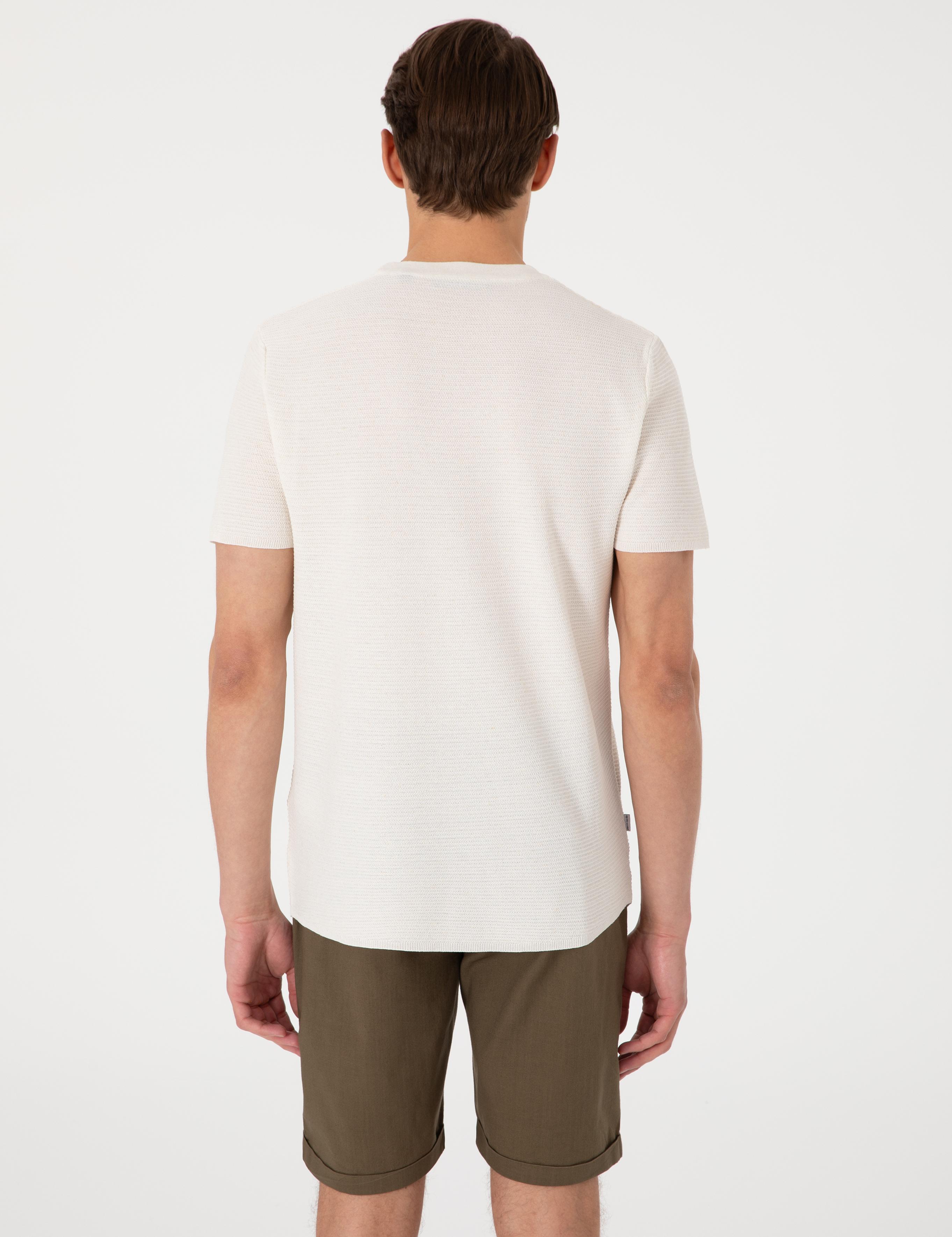 Ekru Slim Fit Keten Karışımlı Bisiklet Yaka Triko Tişört