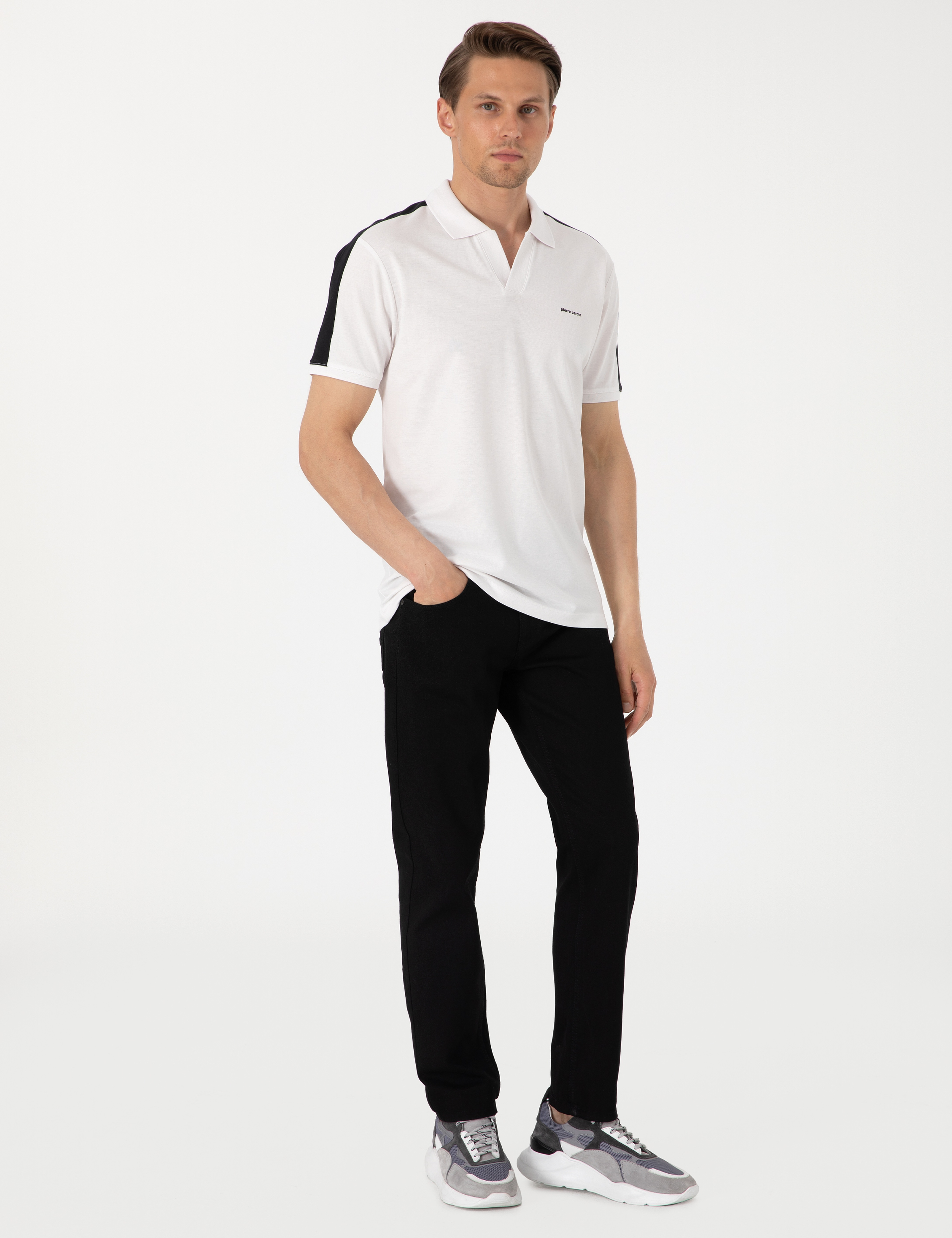 Siyah Kol Detaylı Slim Fit %100 Pamuk Apaş Yaka Tişört - Image 4