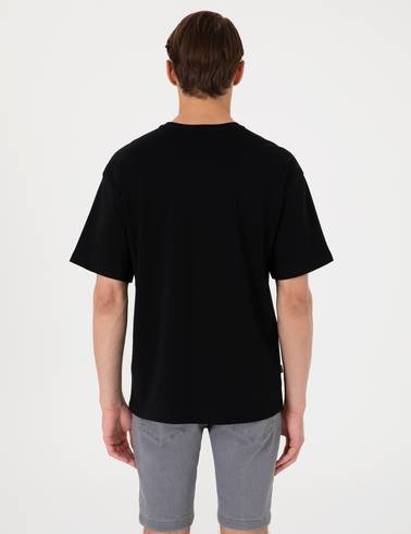 Siyah Comfort Fit Bisiklet Yaka Tişört
