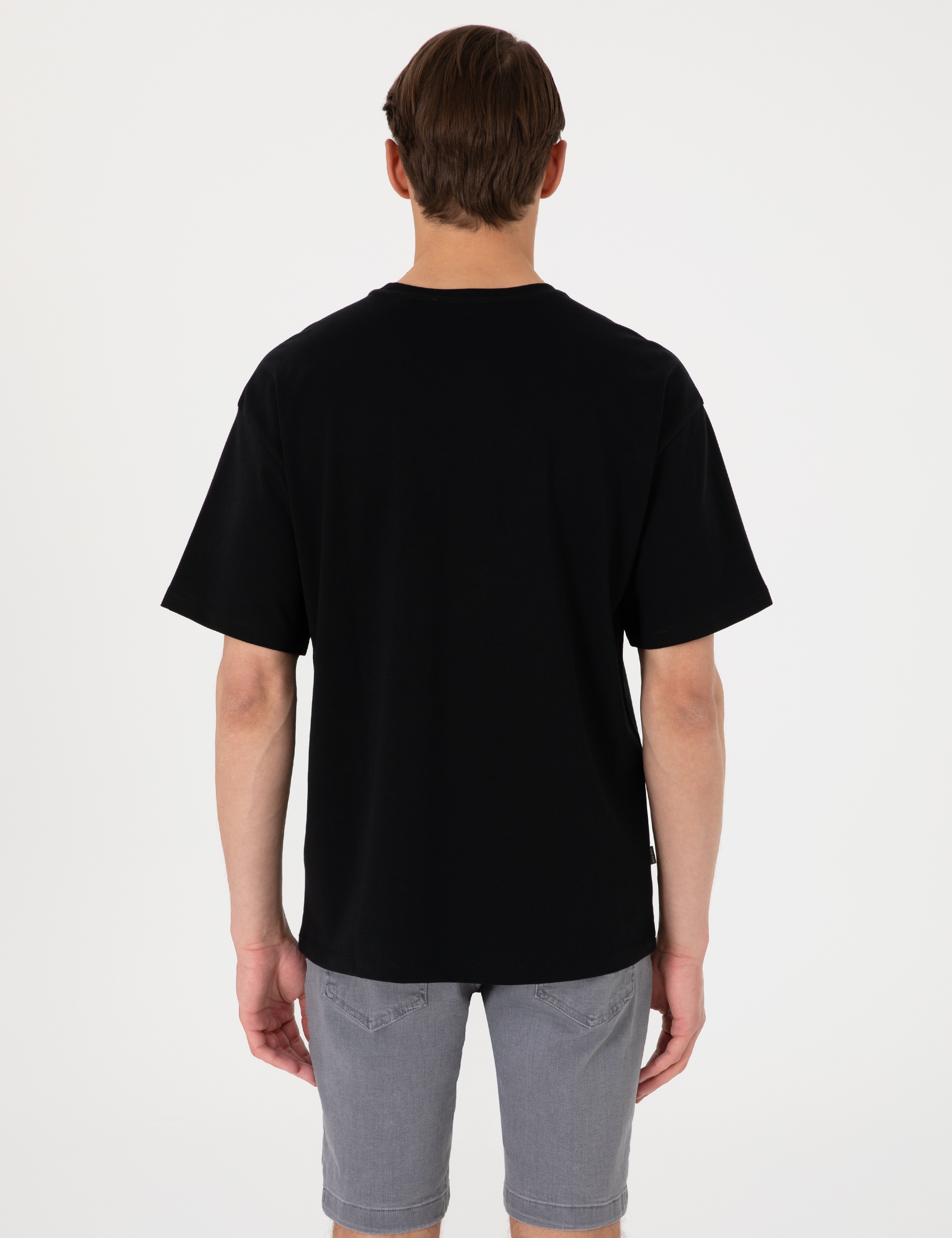 Siyah Comfort Fit Bisiklet Yaka Tişört