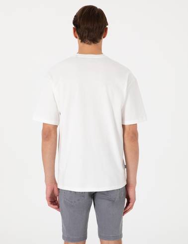 Beyaz Comfort Fit Bisiklet Yaka Tişört