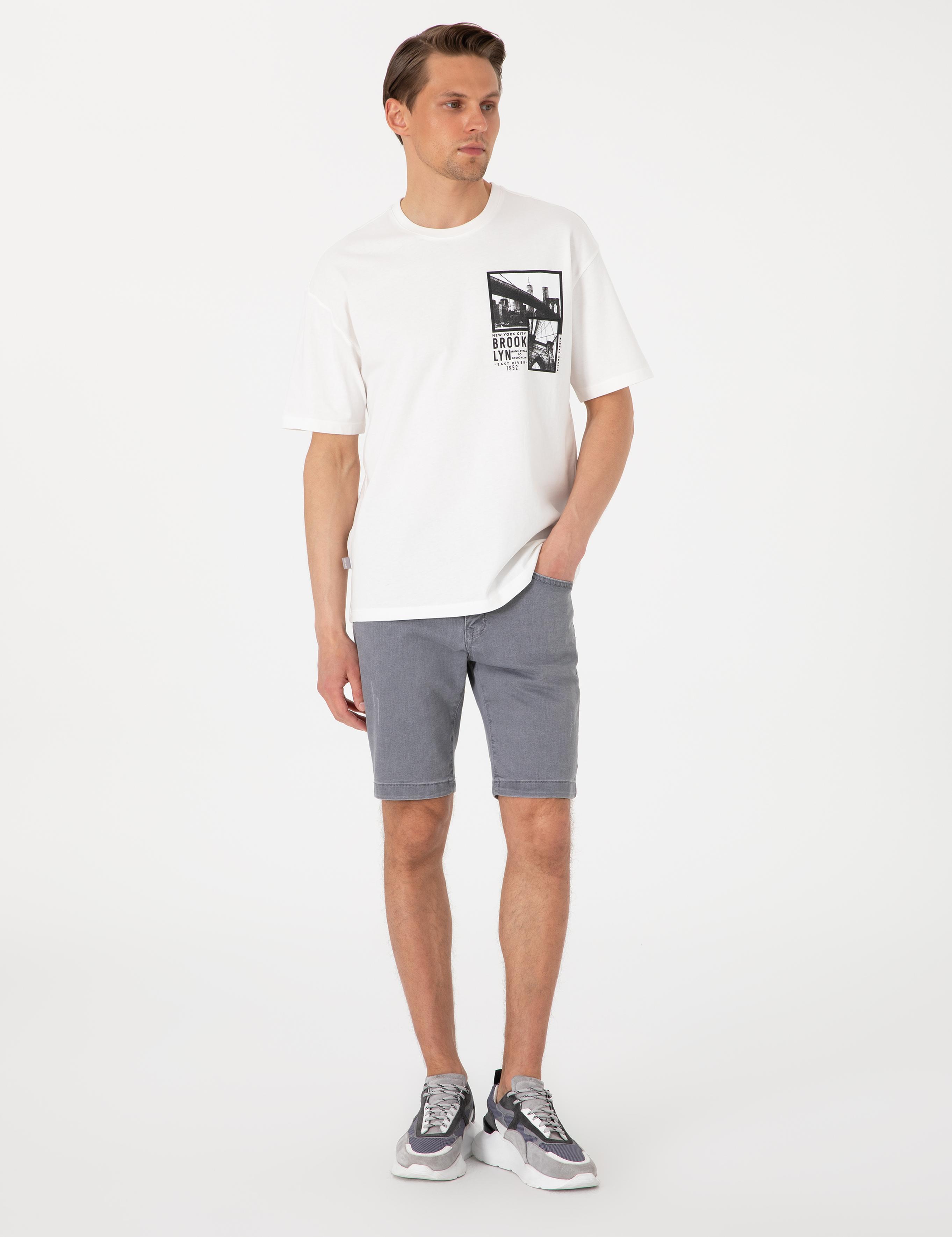 Beyaz Comfort Fit Bisiklet Yaka Tişört