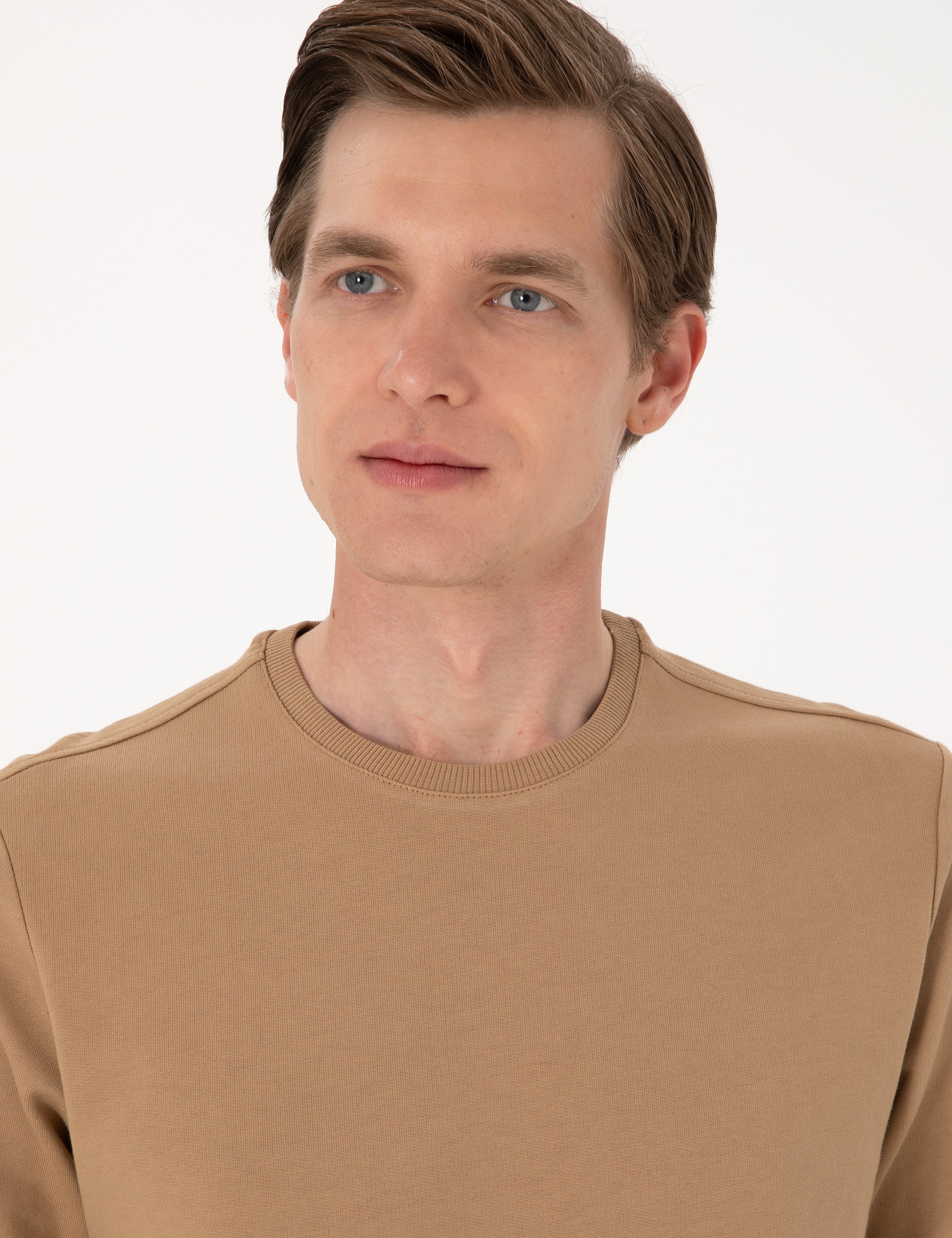 Açık Kahverengi 2 İplik Regular Fit Bisiklet Yaka Basic Sweatshirt - Image 2