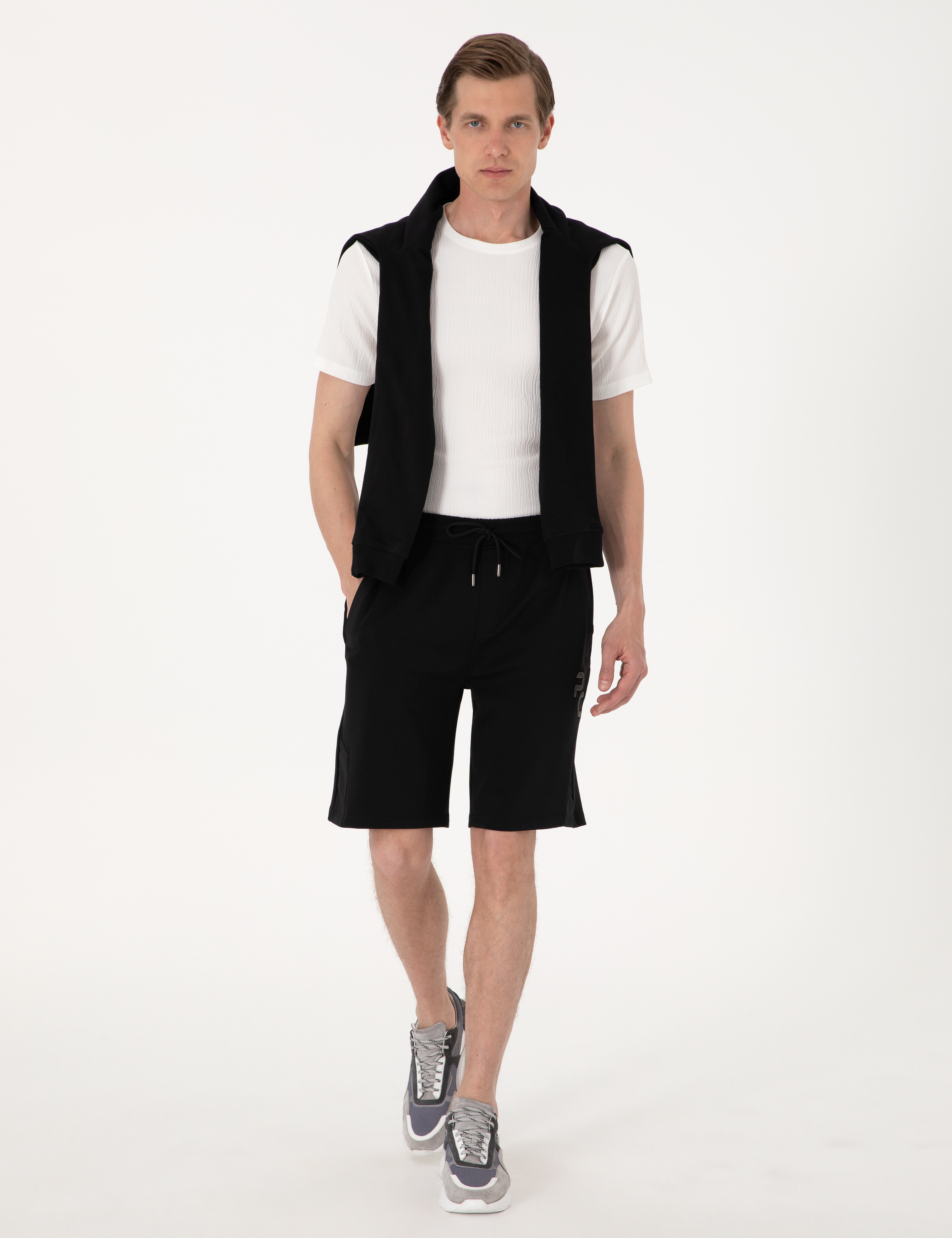 Siyah Comfort Fit Modal Kumaş Örme Şort - Image 1