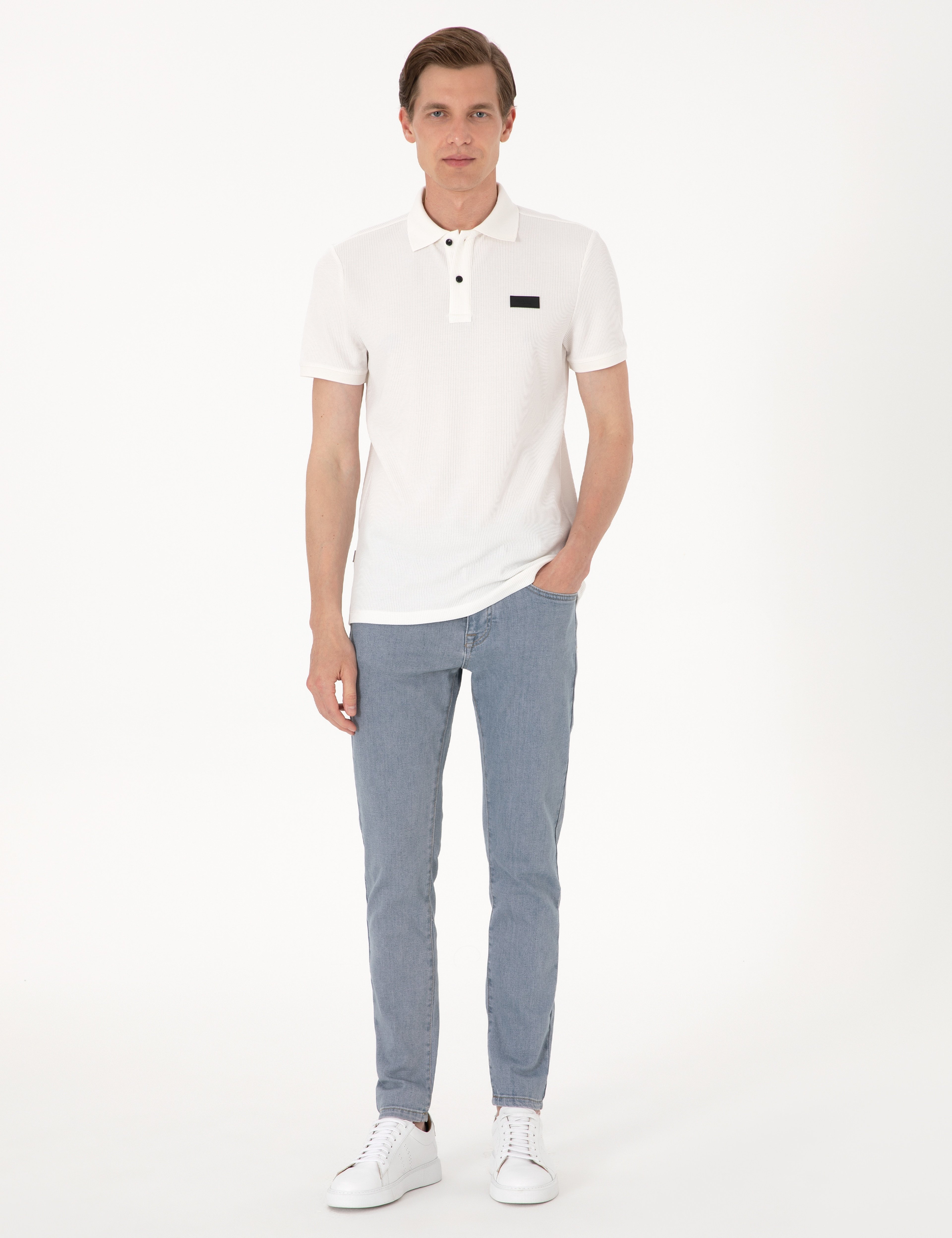 Beyaz Slim Fit Örme Dokulu Polo Yaka Tişört