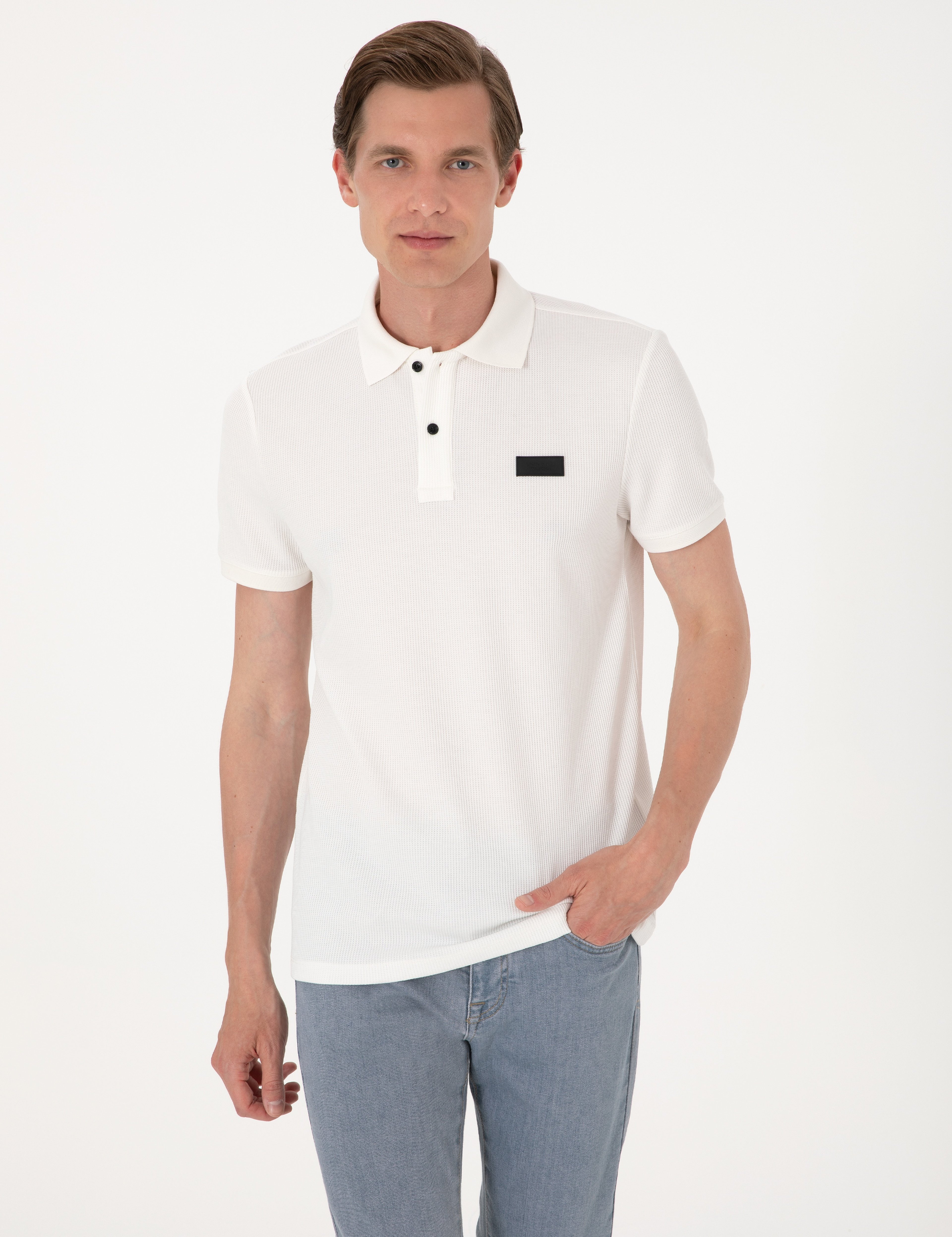 Beyaz Slim Fit Örme Dokulu Polo Yaka Tişört - Image 1