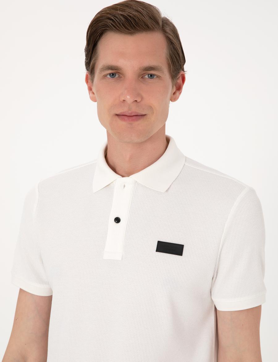 Beyaz Slim Fit Örme Dokulu Polo Yaka Tişört