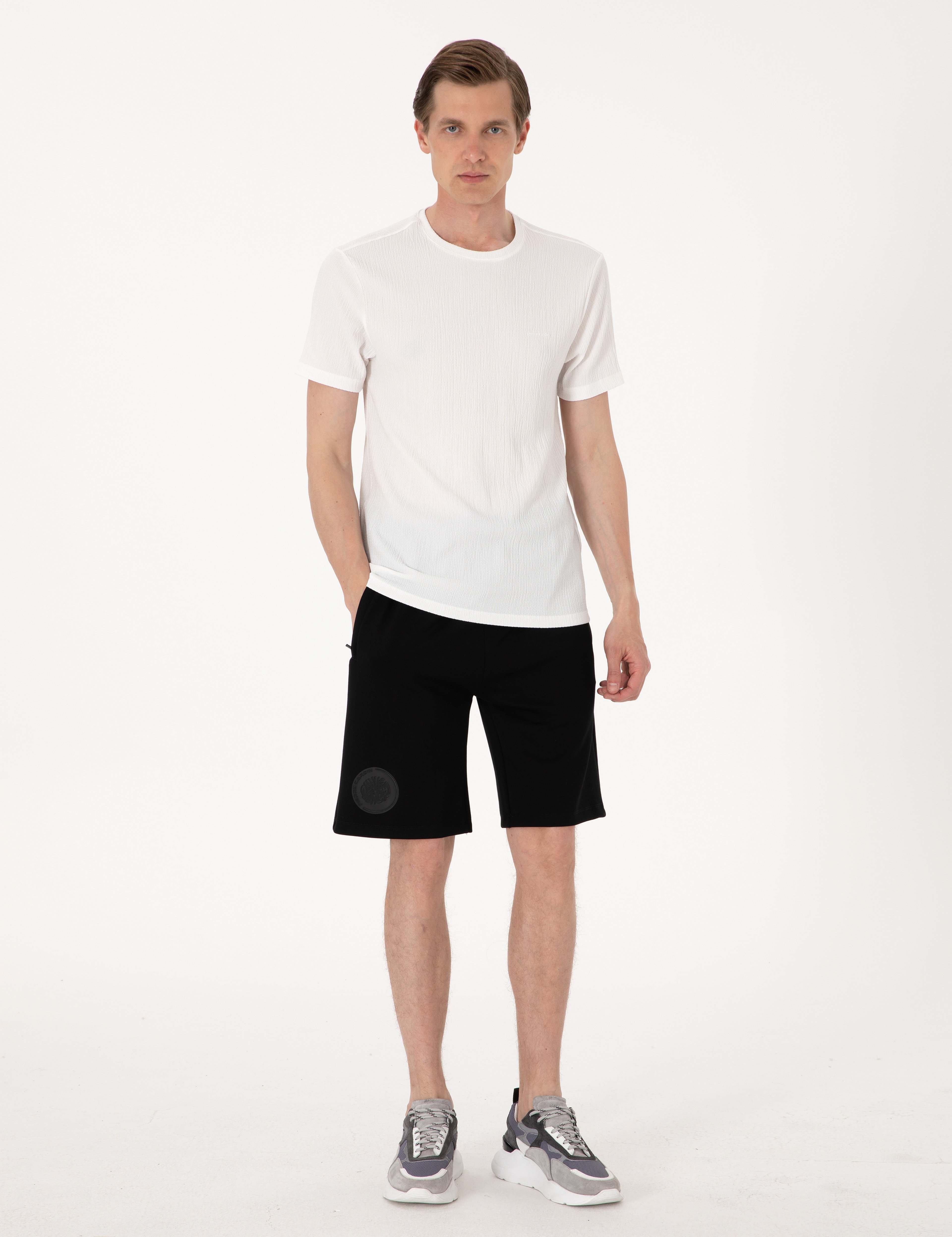 Siyah Comfort Fit Örme Şort - Image 1