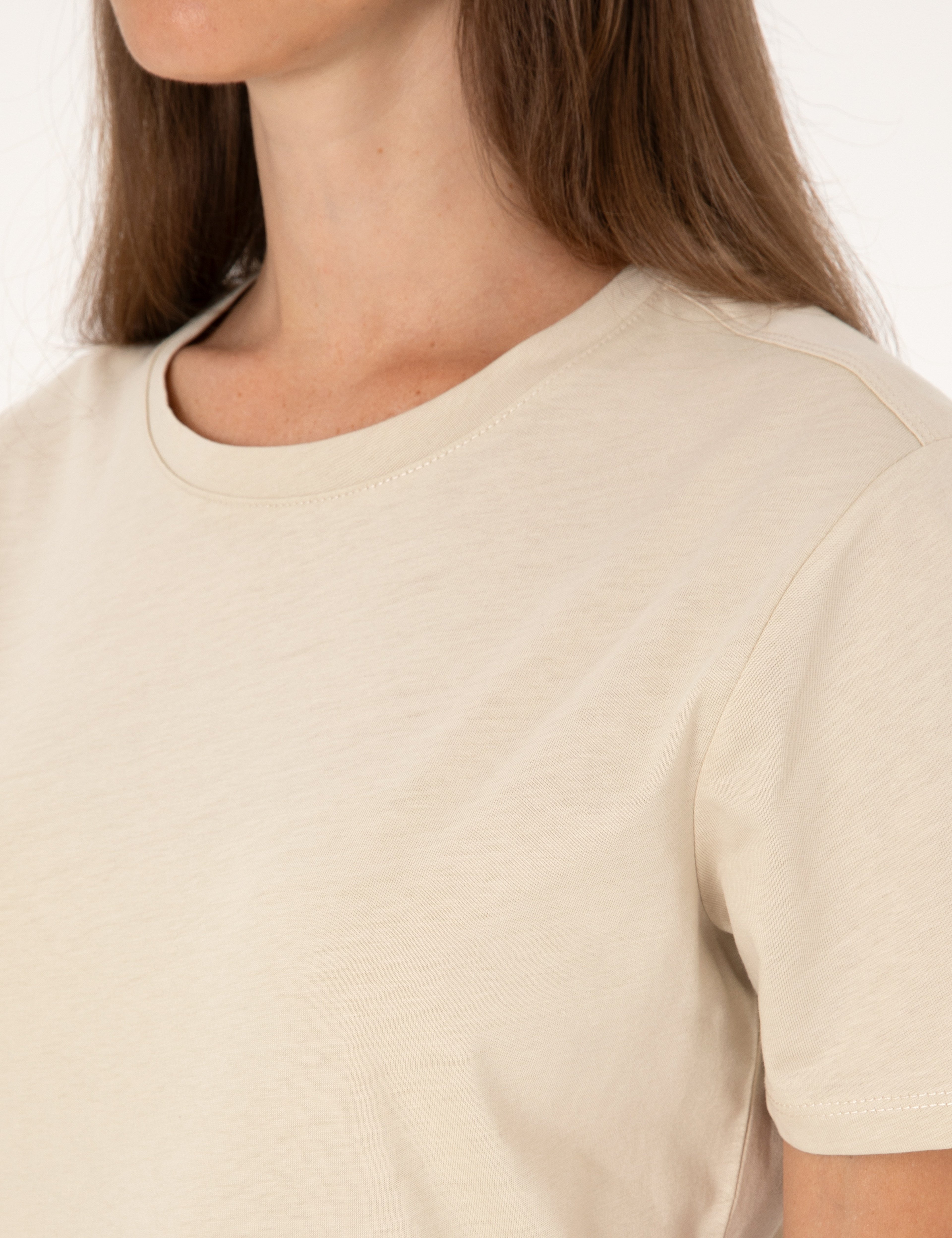 Kum Regular Fit Bisiklet Yaka Basic Tişört - Image 7