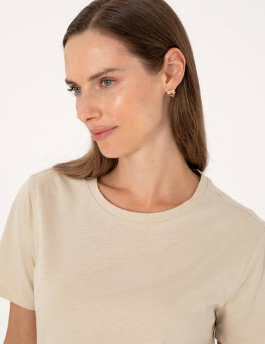Kum Regular Fit Bisiklet Yaka Basic Tişört