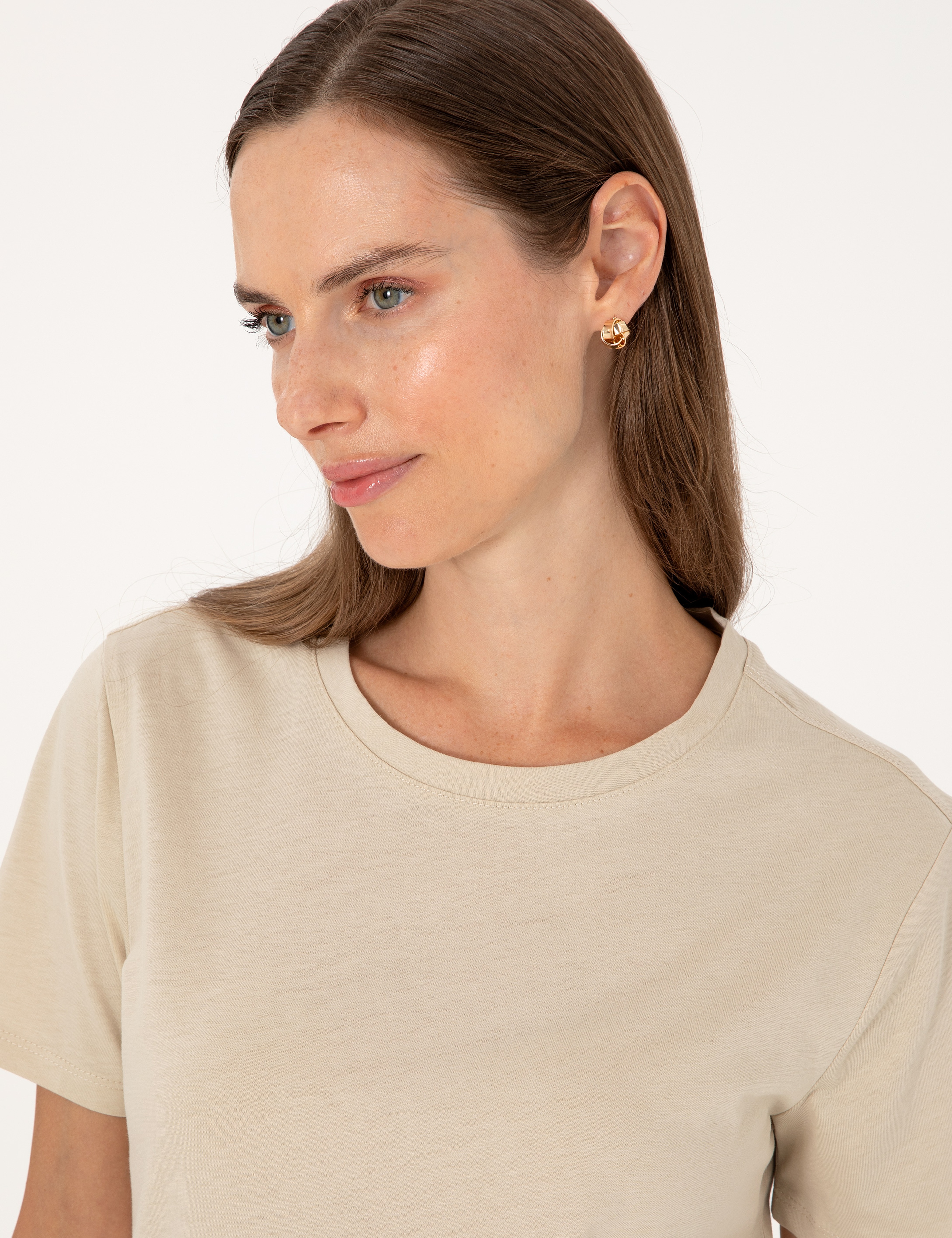 Kum Regular Fit Bisiklet Yaka Basic Tişört - Image 2
