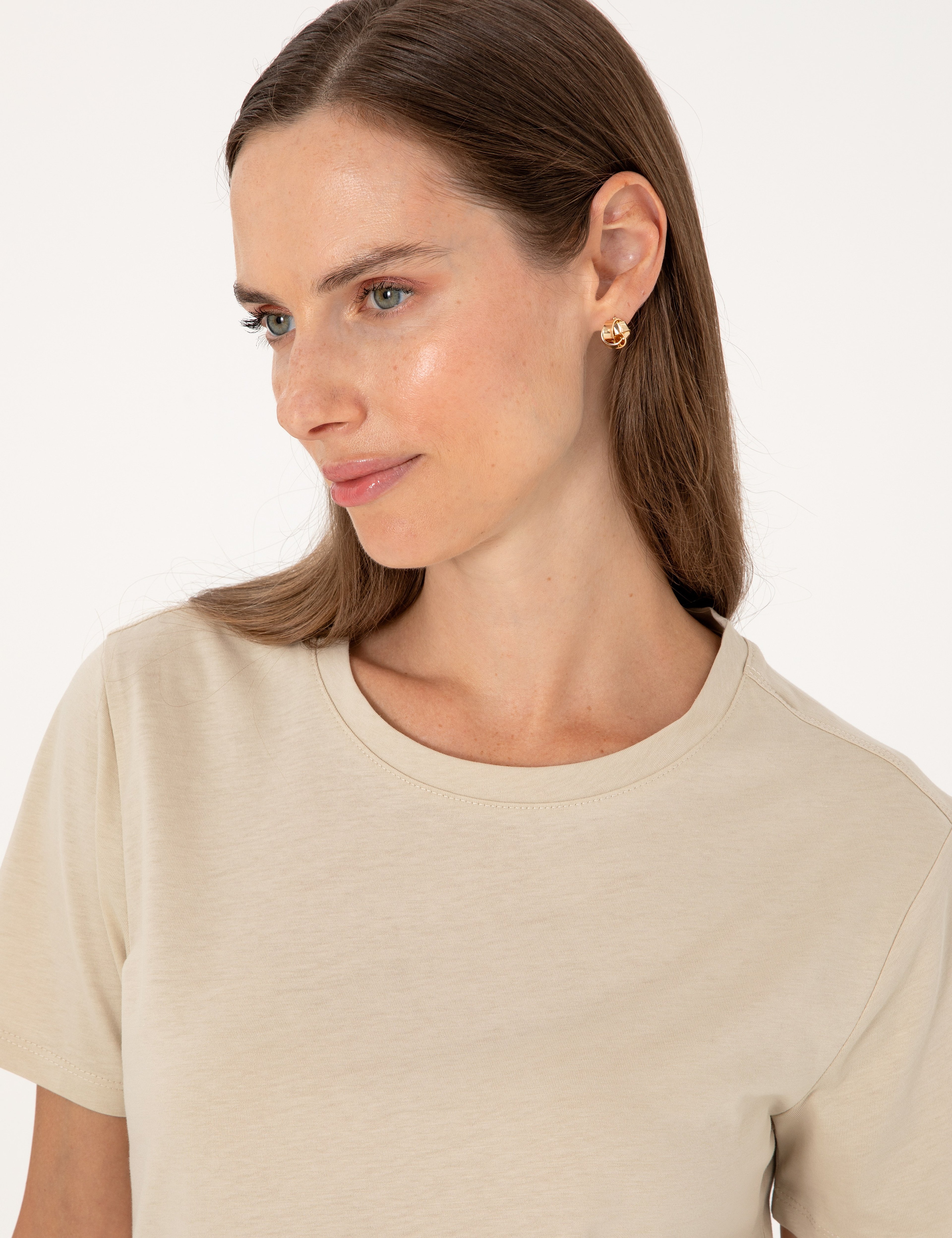 Kum Regular Fit Bisiklet Yaka Basic Tişört