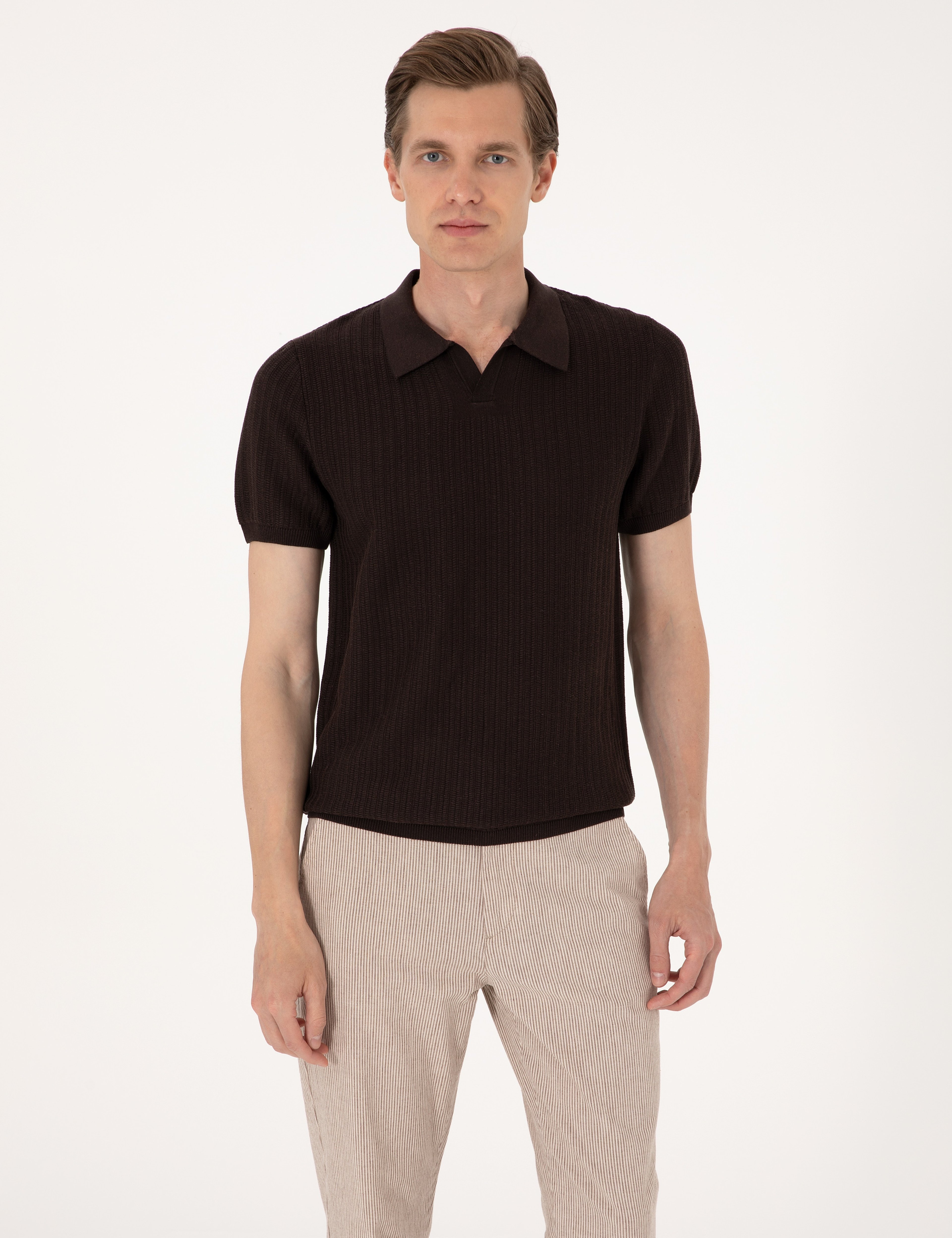 Kahverengi Slim Fit Keten Karışımlı Apaş Yaka Triko Tişört
