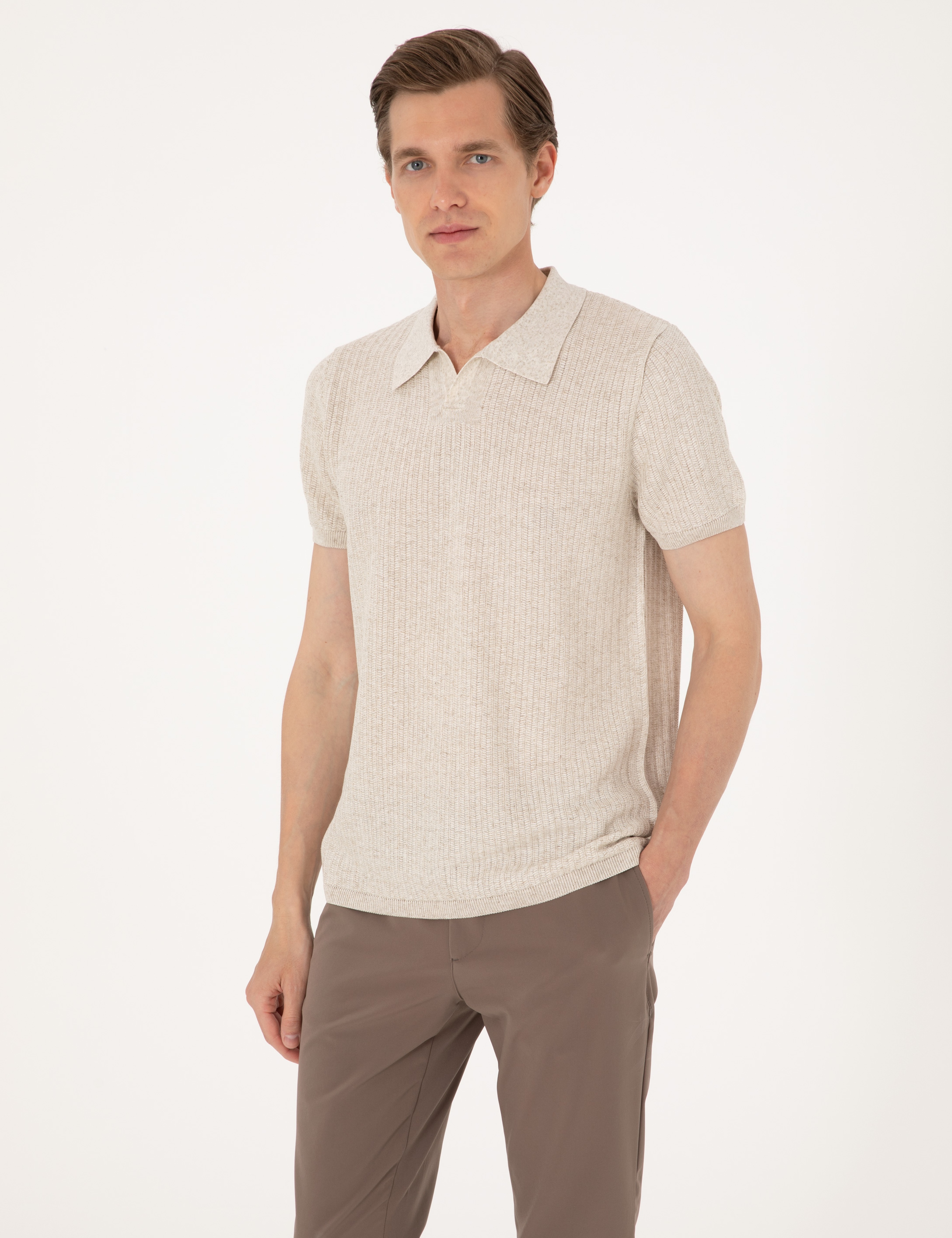 Bej Slim Fit Keten Karışımlı Apaş Yaka Triko Tişört - Image 3
