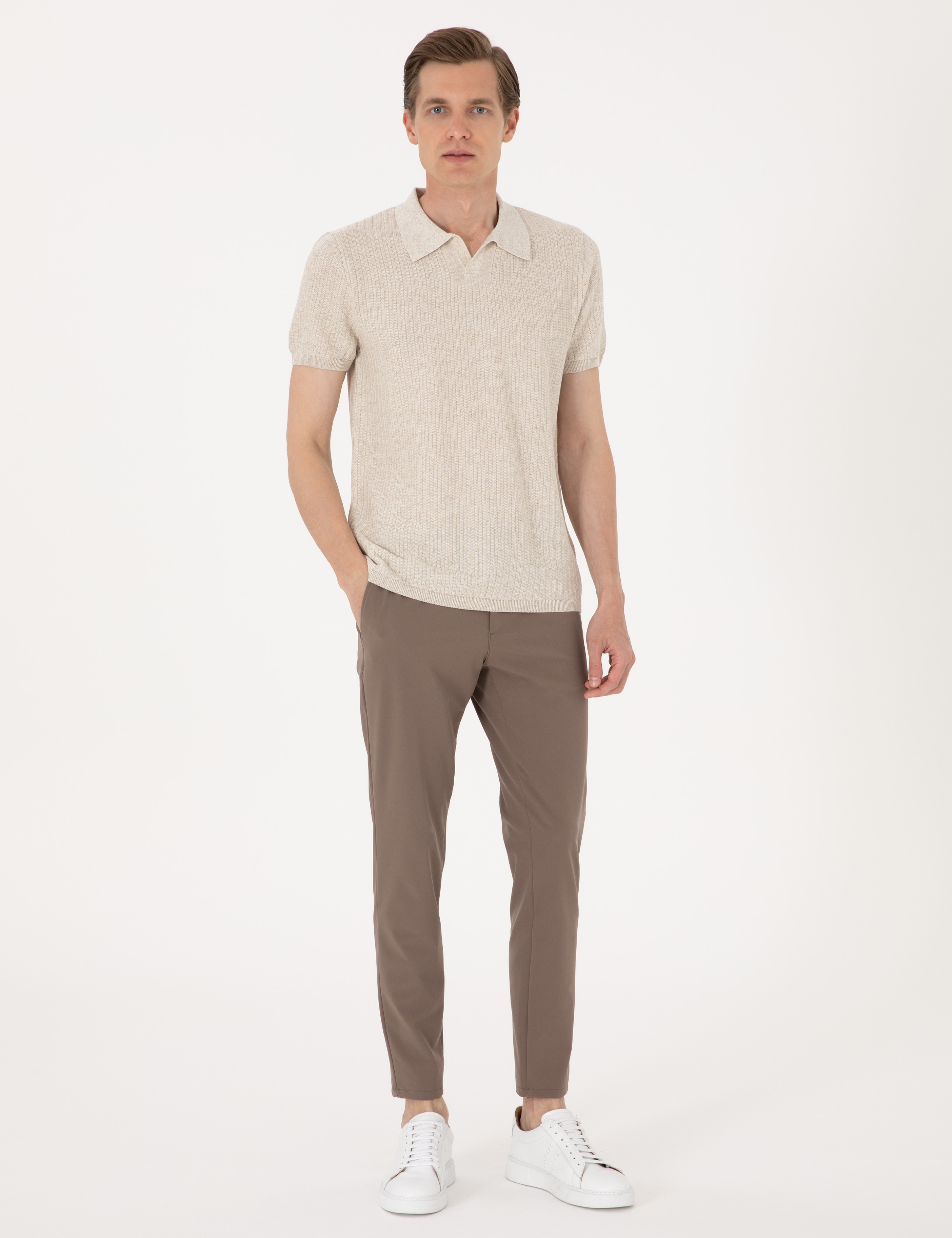 Bej Slim Fit Keten Karışımlı Apaş Yaka Triko Tişört - Image 4