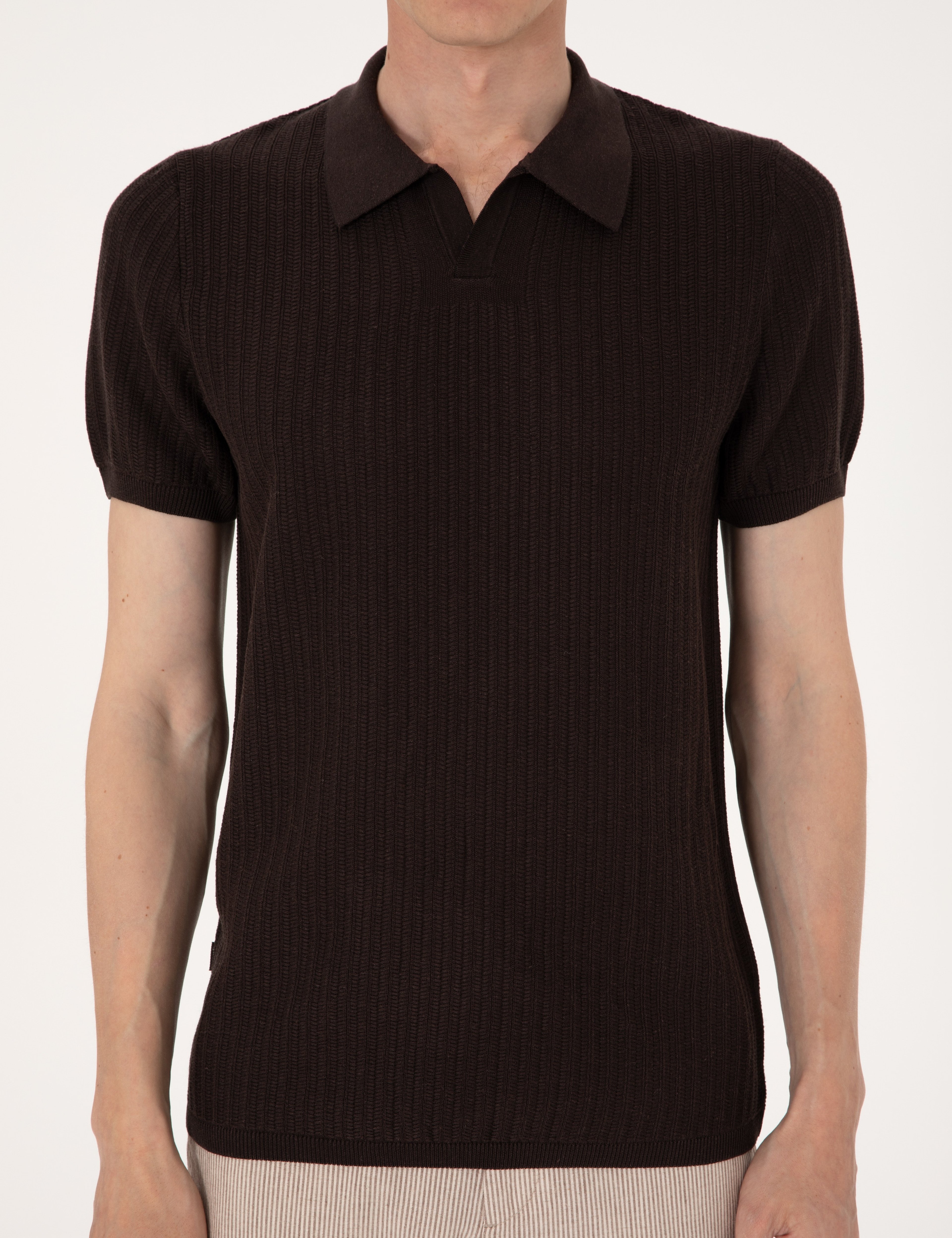 Kahverengi Slim Fit Keten Karışımlı Apaş Yaka Triko Tişört