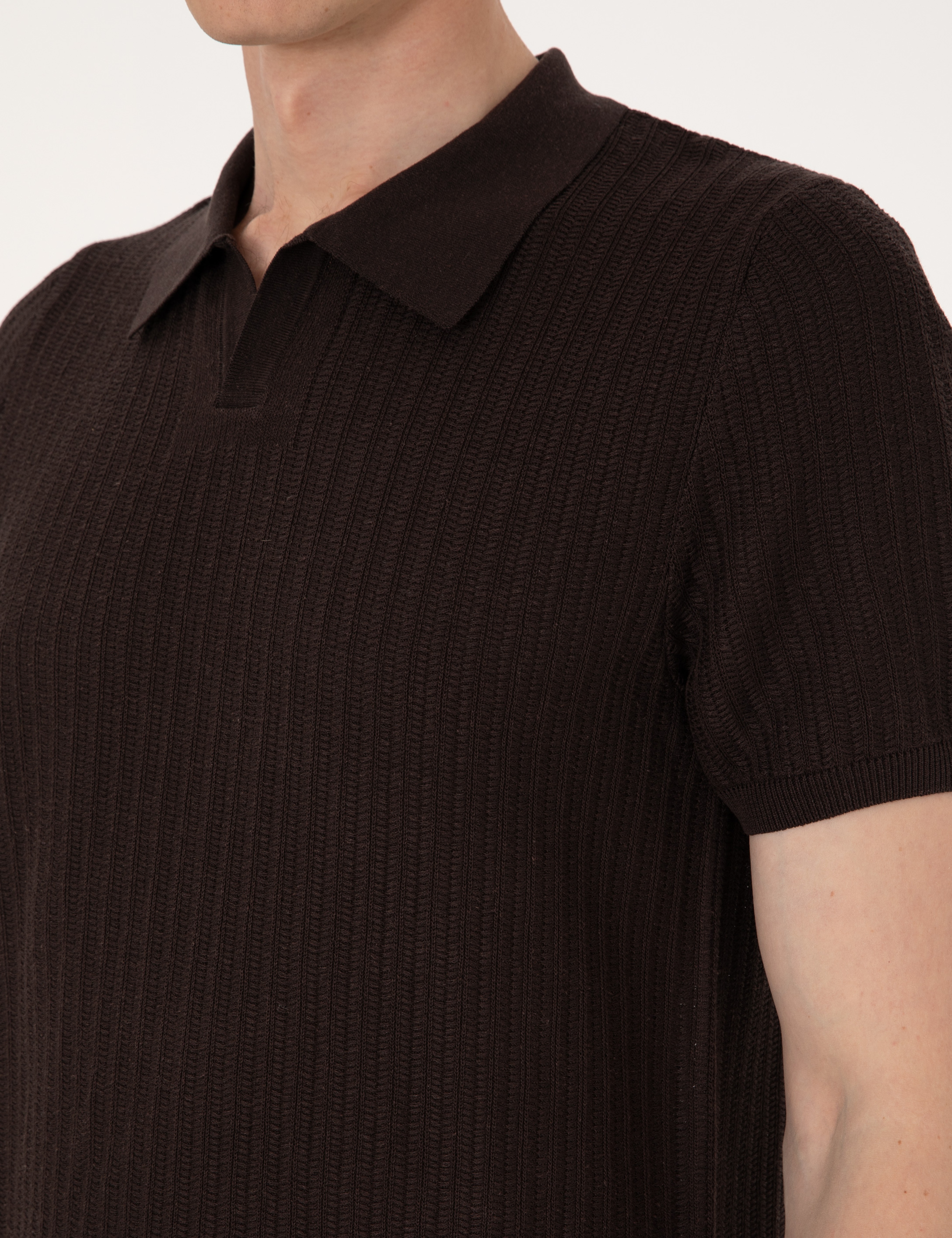 Kahverengi Slim Fit Keten Karışımlı Apaş Yaka Triko Tişört - Image 7