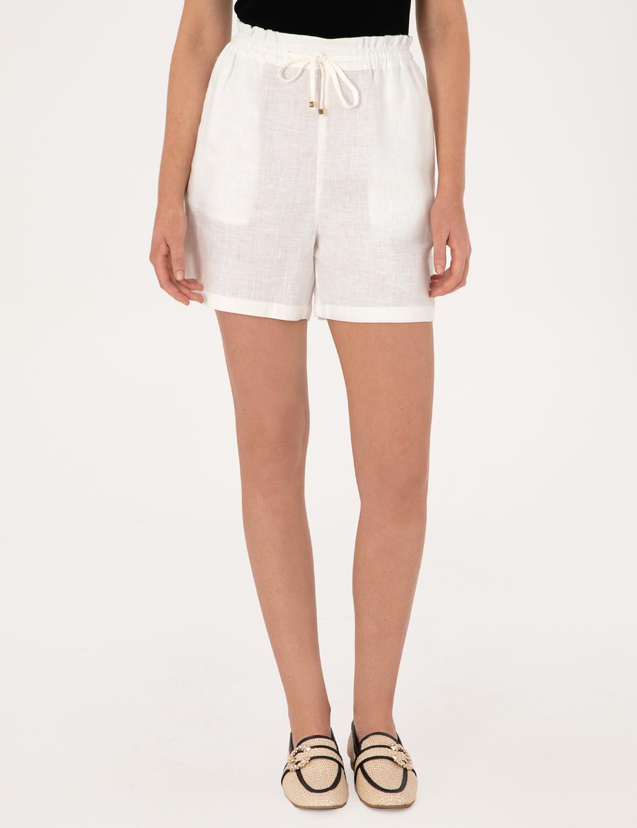 Beyaz Comfort Fit Bermuda Şort