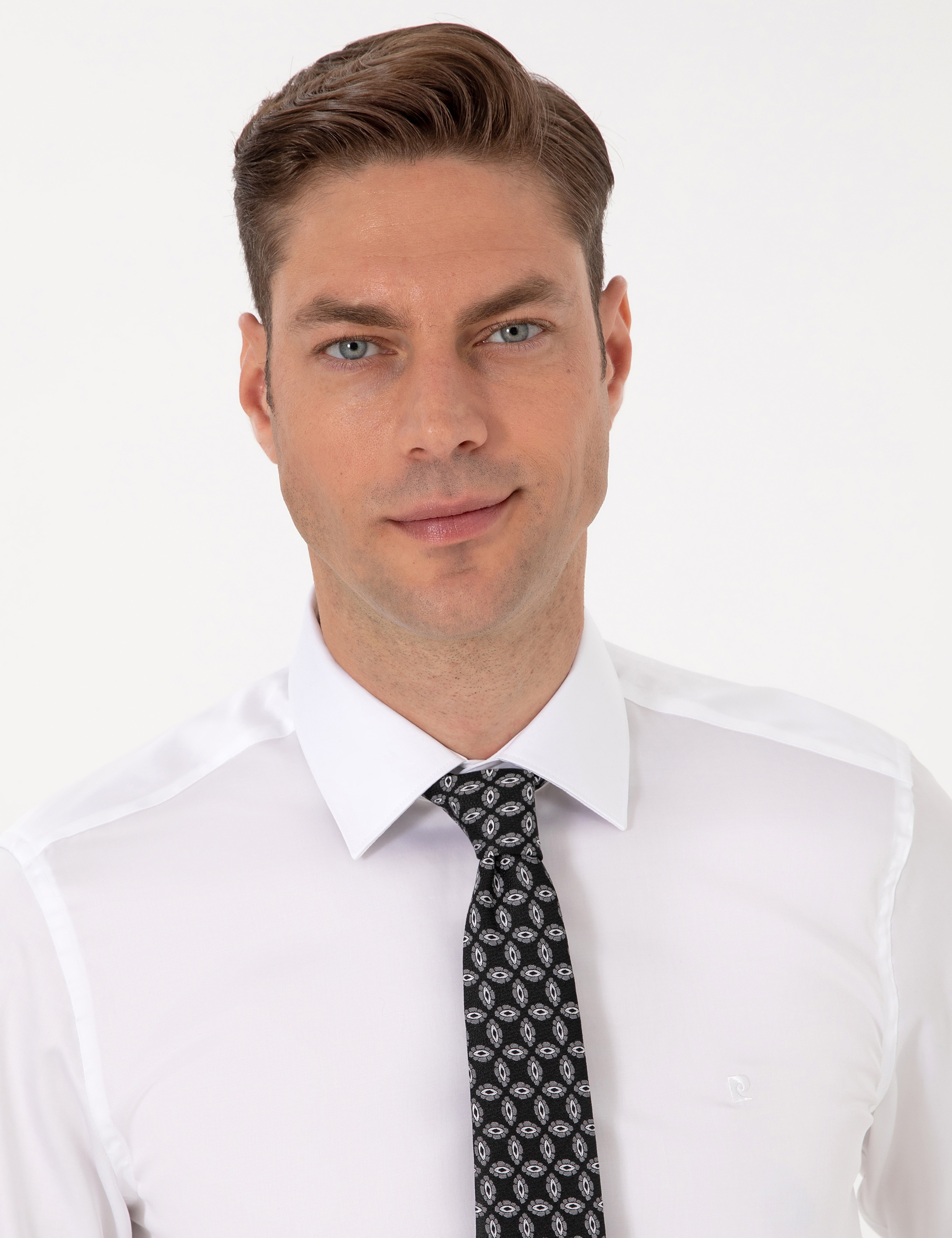 Beyaz Non İron Kolay Ütülenebilir Slim Fit Uzun Kollu Basic Gömlek