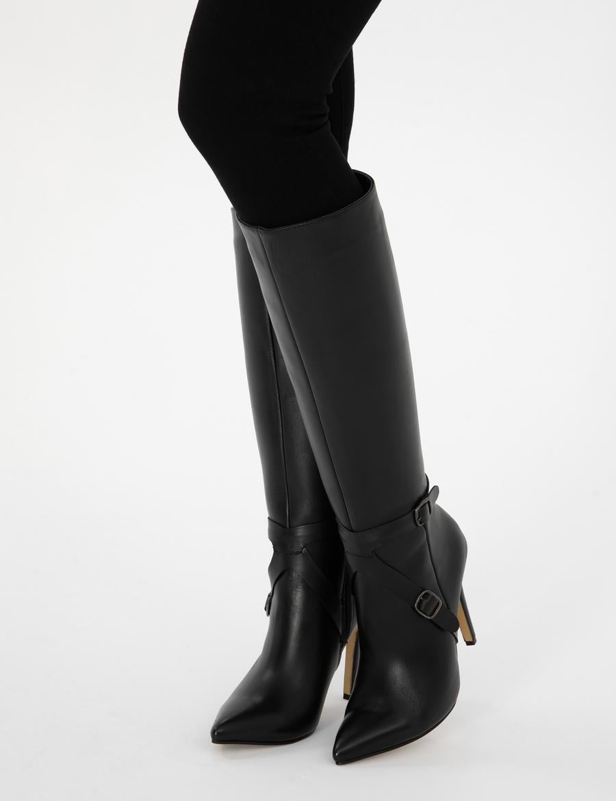 Siyah Topuklu Çizme