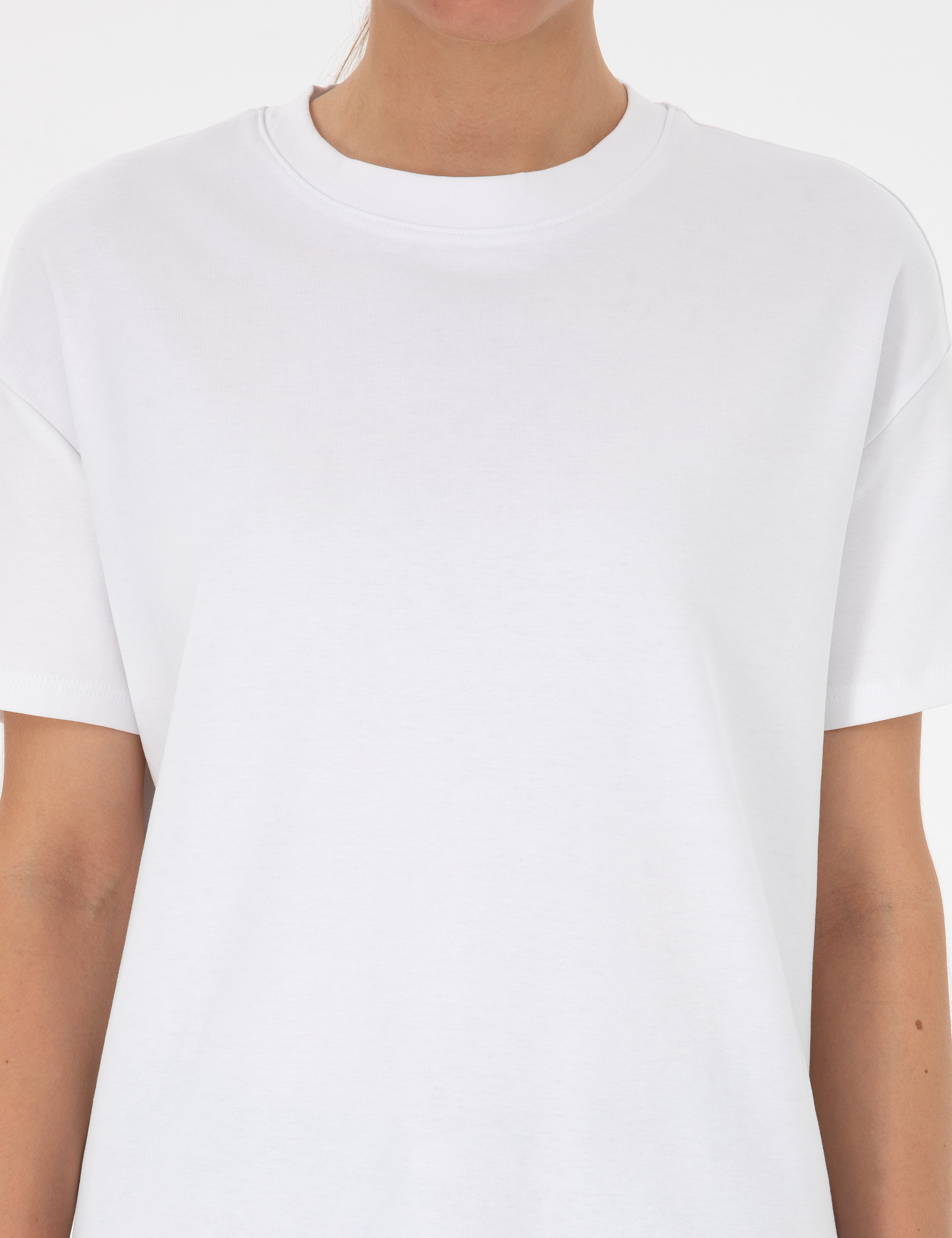 Beyaz Oversize Basic Tişört - Image 6